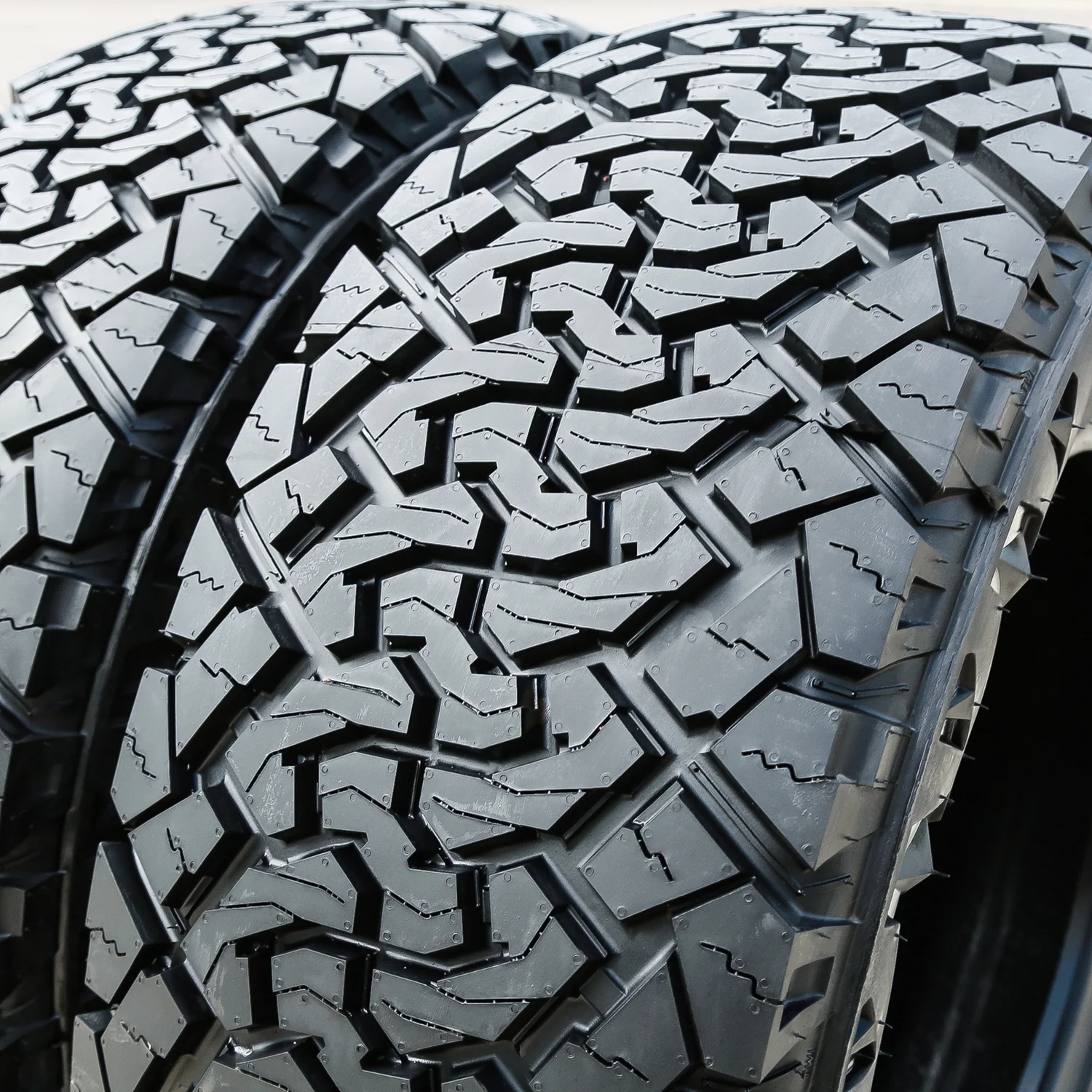 Set of 4 (FOUR) Venom Power Terra Hunter X/T LT 35X12.50R22 Load E (10 Ply) XT Extreme Terrain Tires