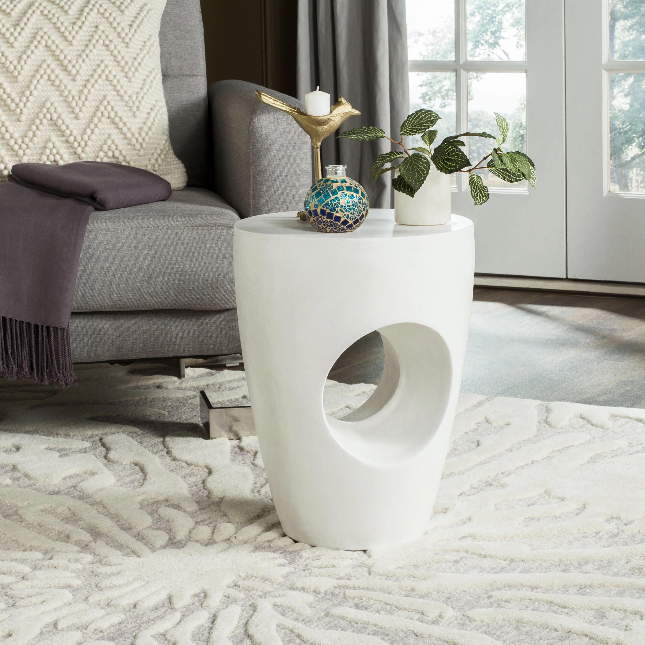 Safavieh Aishi Outdoor Modern Concrete Round Accent Table -Ivory