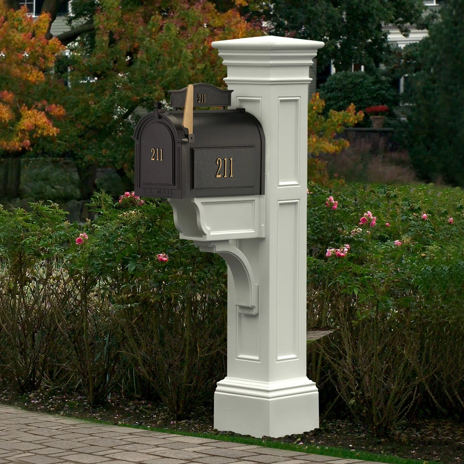 Mayne Liberty Weatherproof Traditional Plastic Mail Post in White