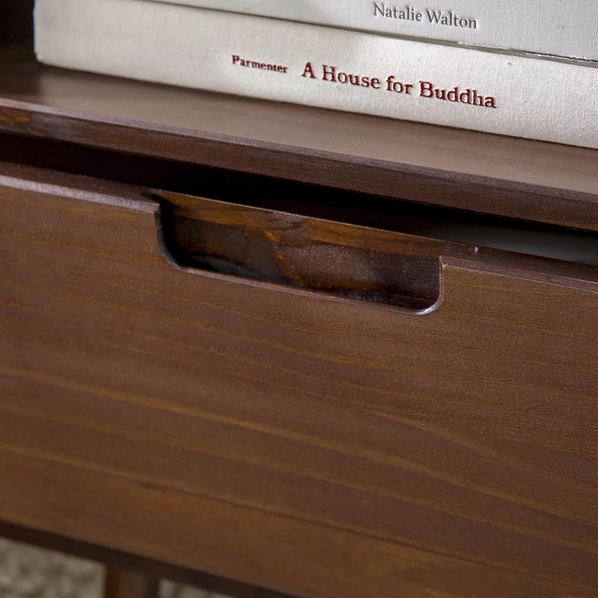 Walker Edison 24” Mid-Century Modern Groove Handle 1-Drawer Side Table, Walnut