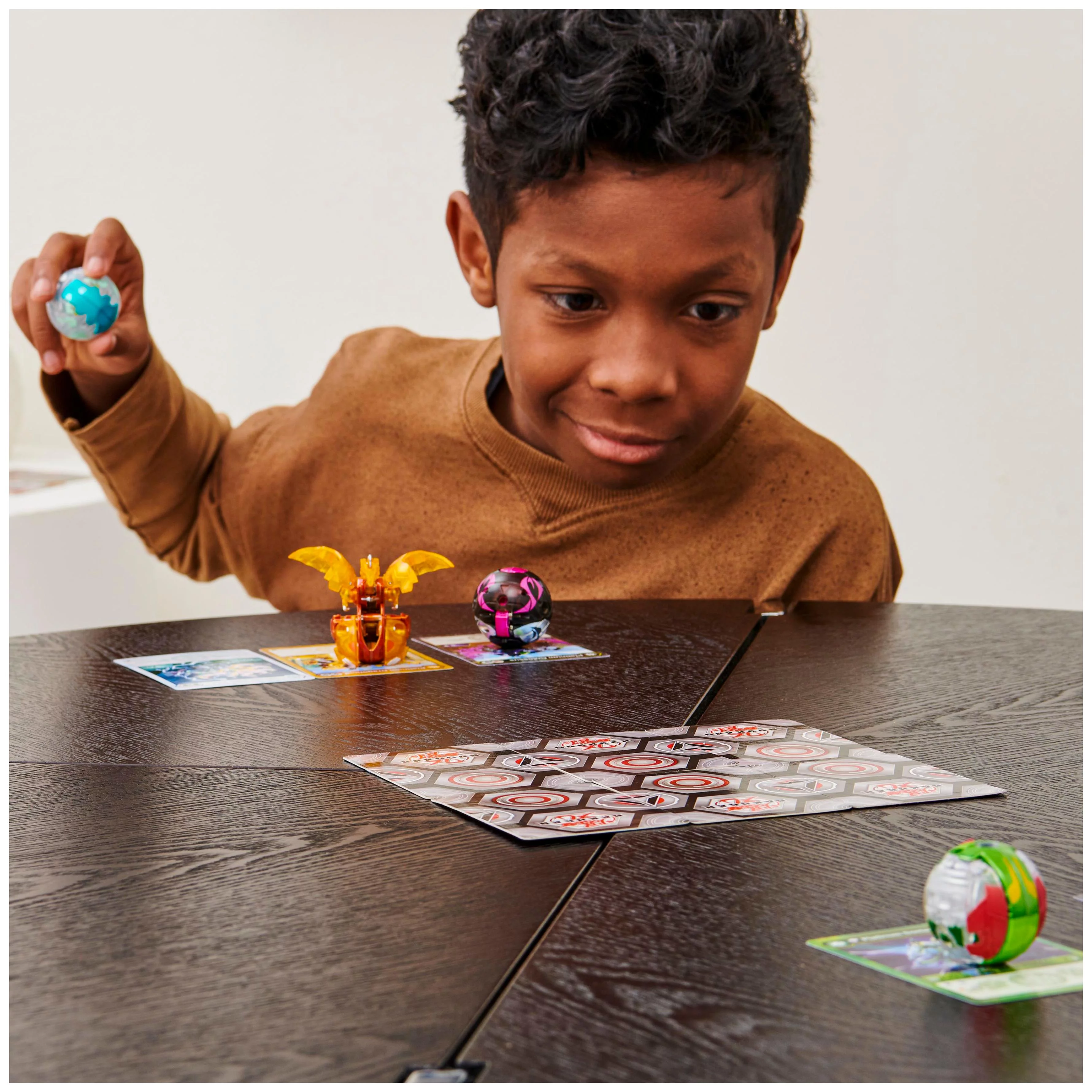 Bakugan Evolutions, Blitz Fox (Diamond) Bakugan and Trading Card