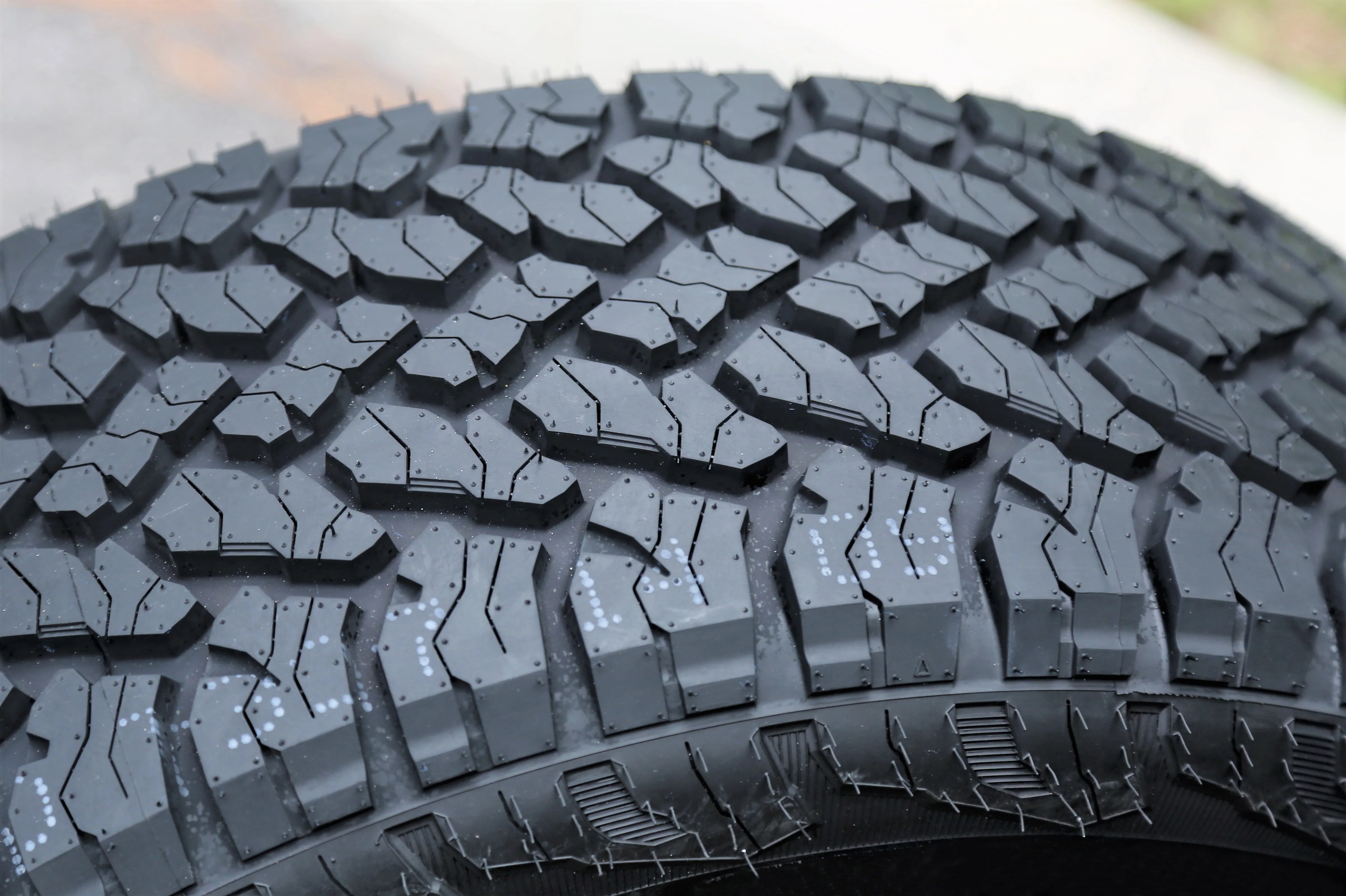 Lancaster LS-37 A/T 285/45R22 114H XL AT All Terrain Tire Fits: 2017-18 Chevrolet Silverado 1500 High Country, 2015-16 Chevrolet Silverado 1500 LTZ
