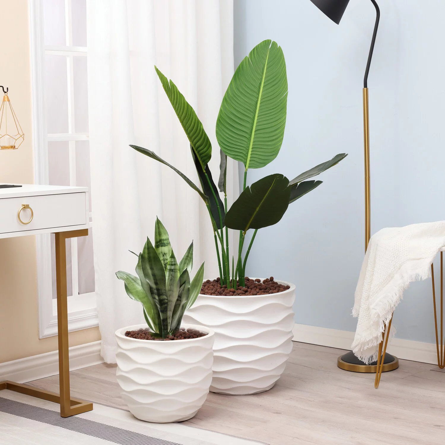 LuxenHome 11.6-Inch H White MgO Waves Design Round Planter