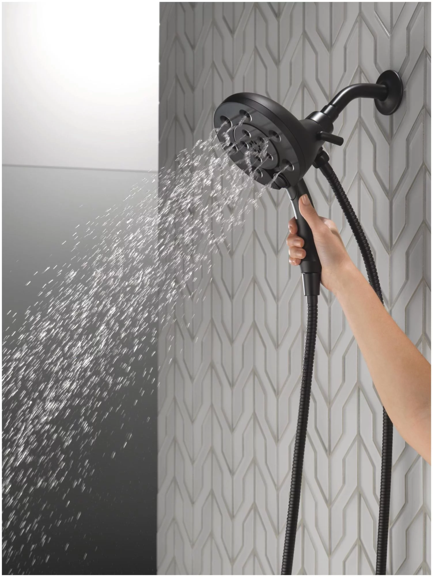 Delta 58472 Universal Showering Round 2.5 GPM Multi Function 2-In1 In2ition Shower Head