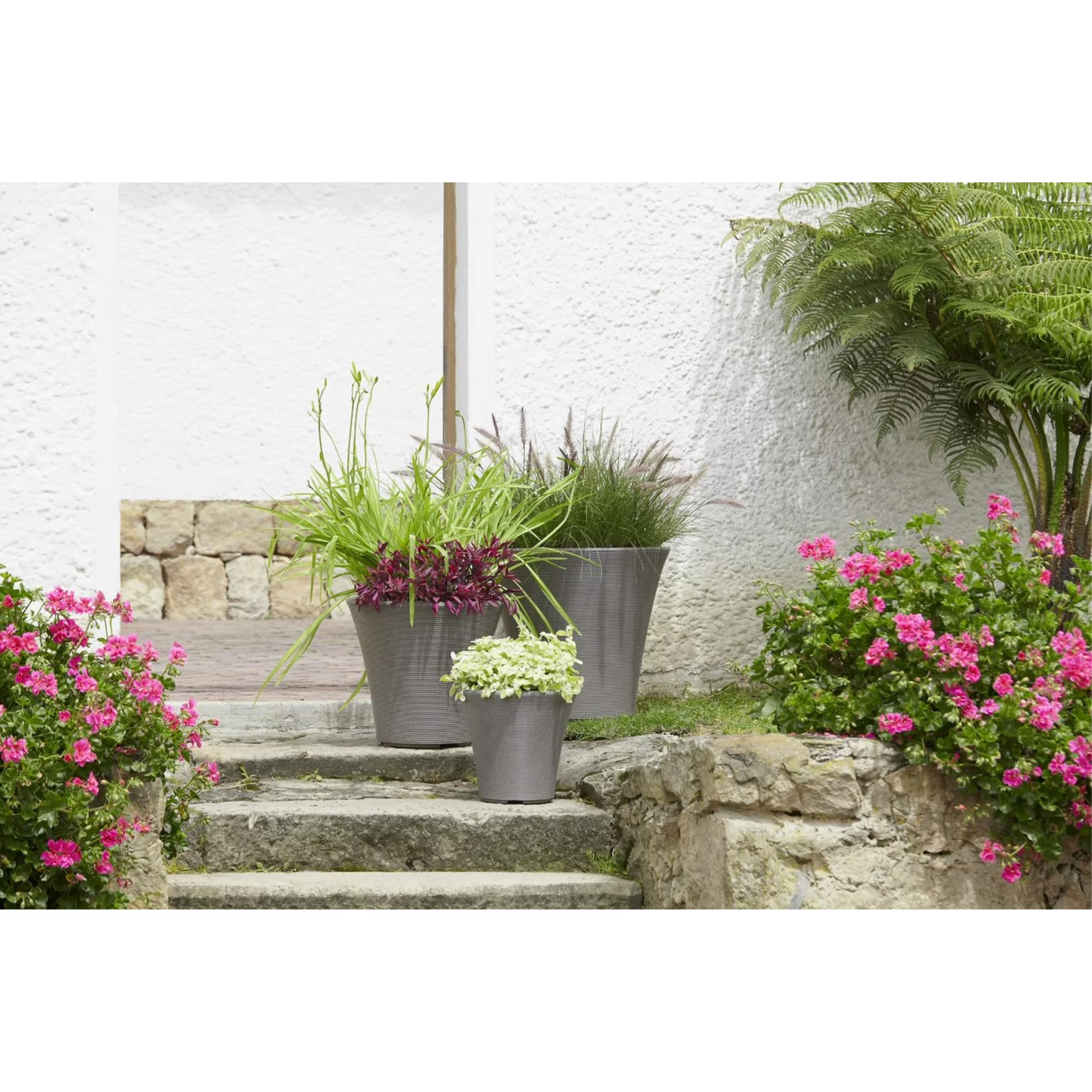 Garden Elements Indoor/Outdoor Pamploma Plastic Round Outdoor Planter, Sand 12