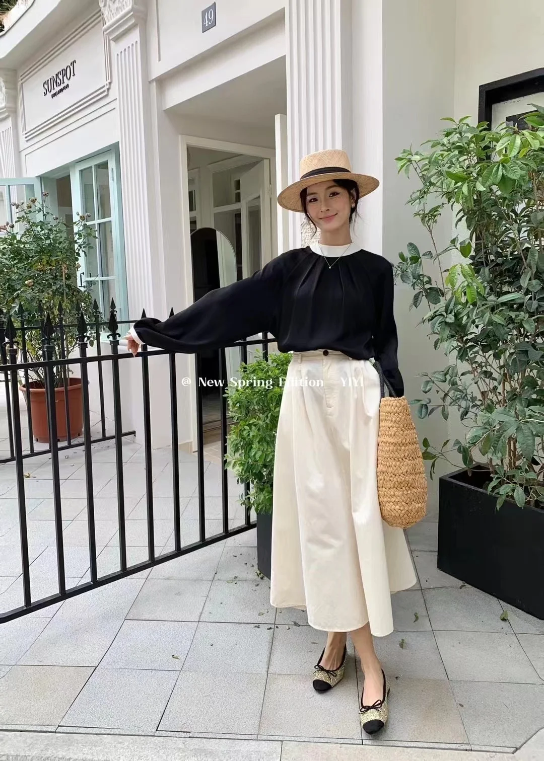 French Style Color-Blocked Round Neck Lantern Sleeve Satin Shirt For Women In Spring Design With Back Tie Bow Top