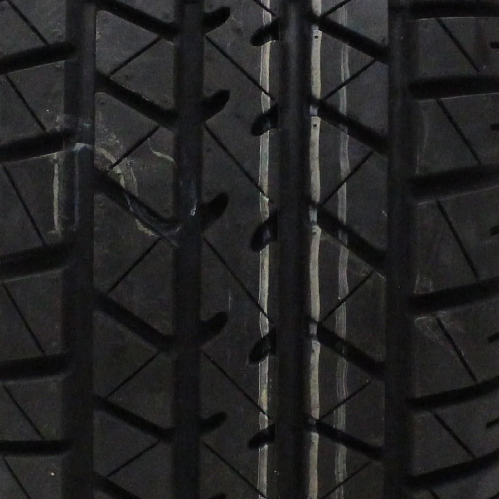 Set of 4 Mastercraft Avenger G/T P215/70R15 97T Tires