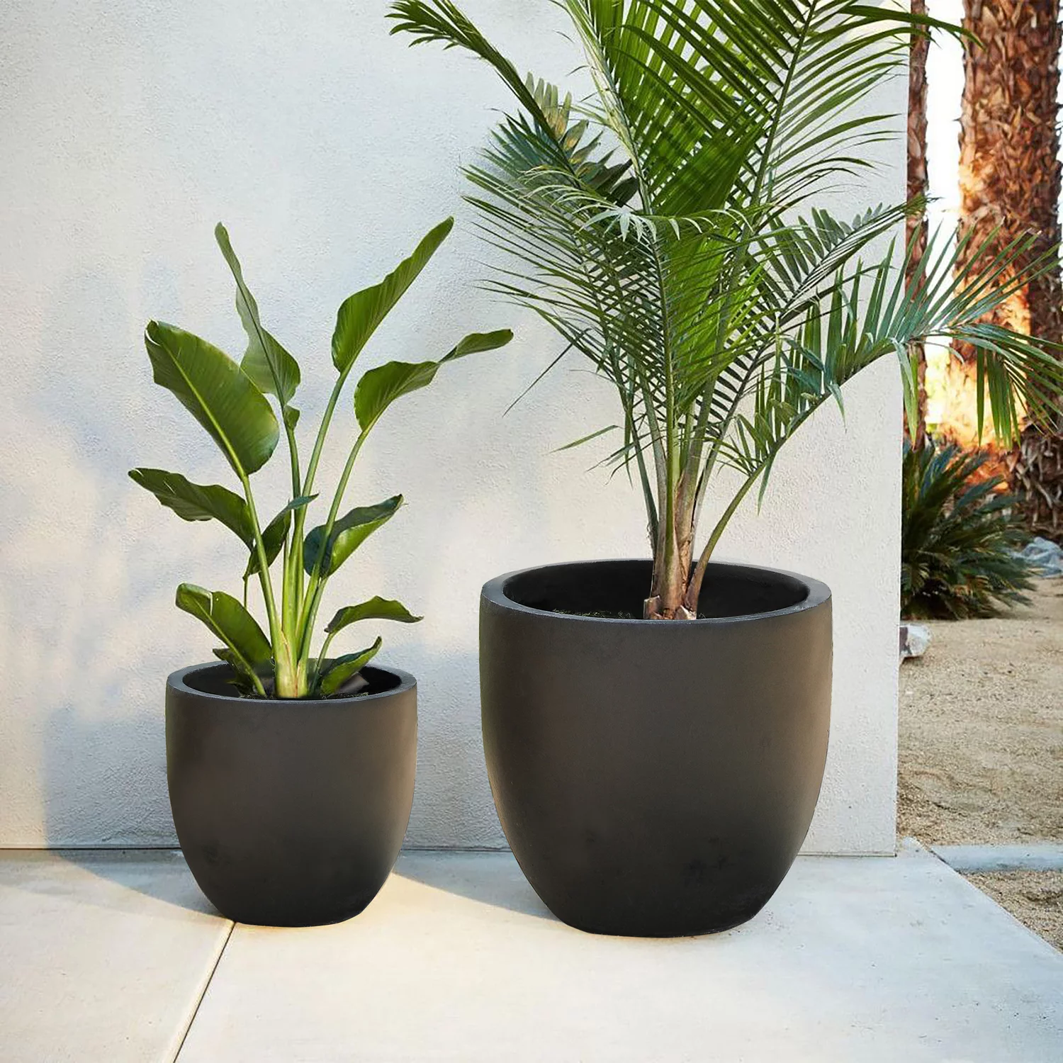 LuxenHome Black MgO Round 9.2in. H Planter