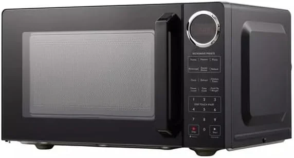YQX 0.9 cu-ft ,900 watts of power Microwave - Black