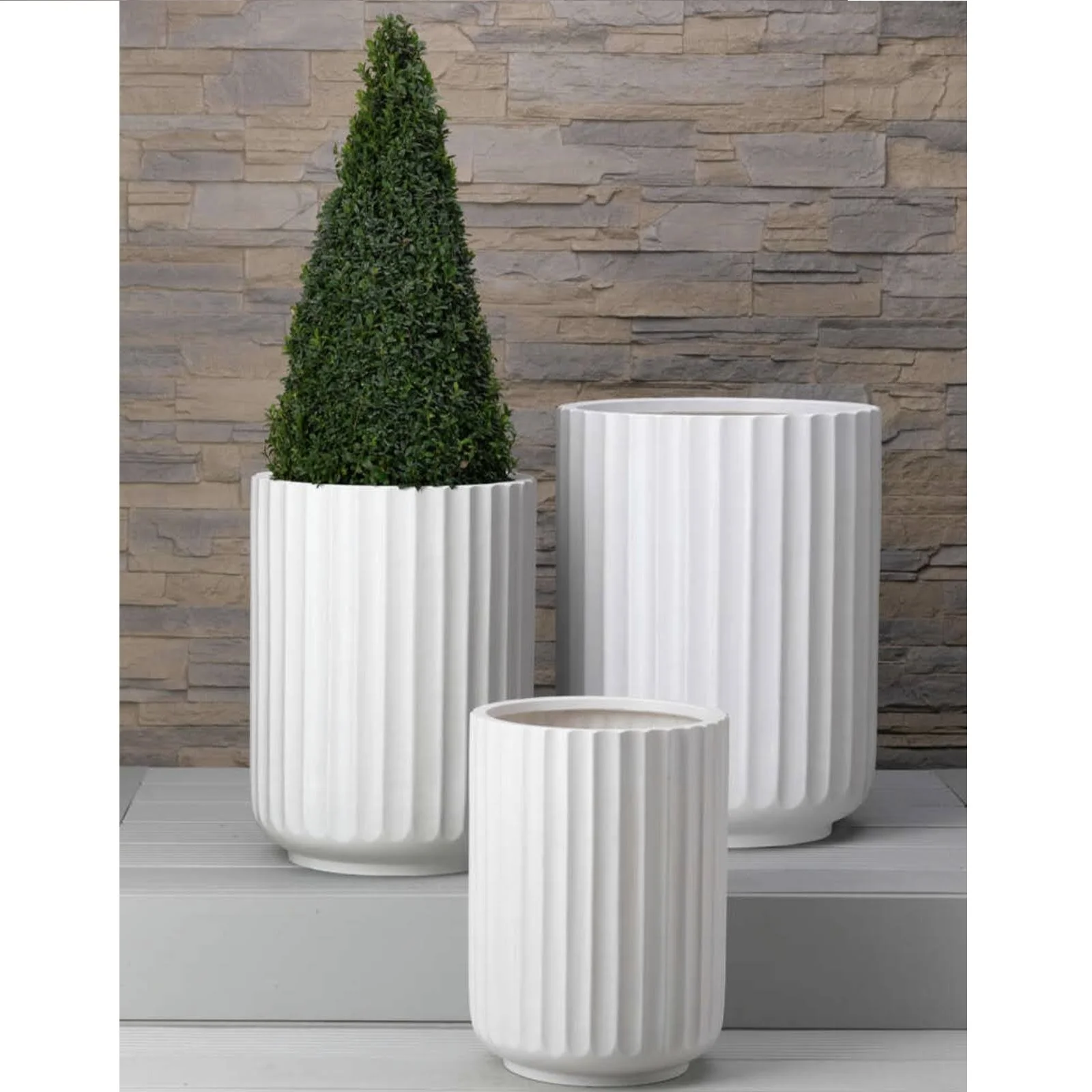 DTY Signature Mount Elbert  1-piece Fluted Fiberstone Planter 14