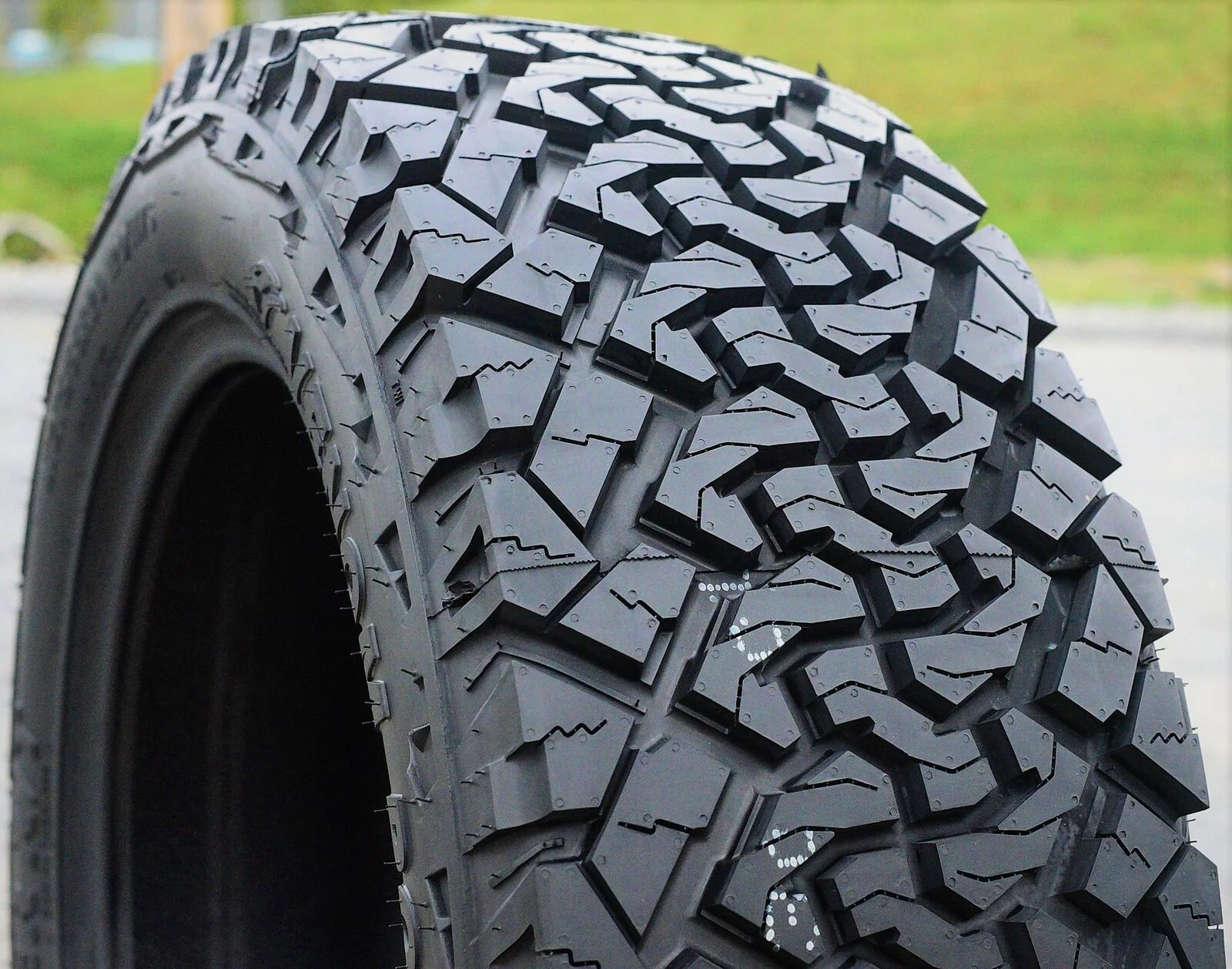Venom Power Terra Hunter X/T LT 275/70R18 Load E 10 Ply XT Extreme Terrain Tire