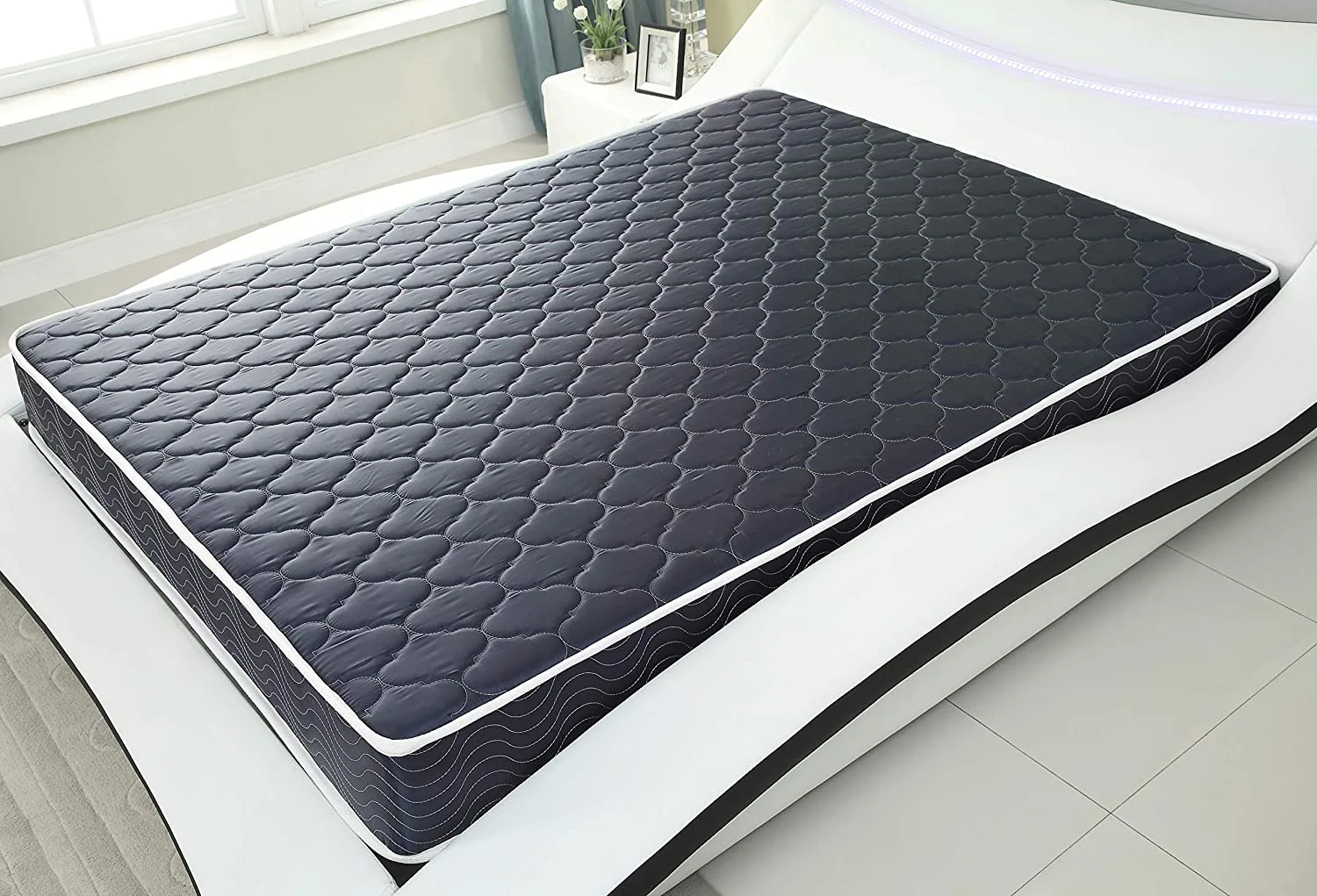 YANRUI 6-Inch Foam Mattress Covered in a Stylish Water-Resistant Fabric, Full