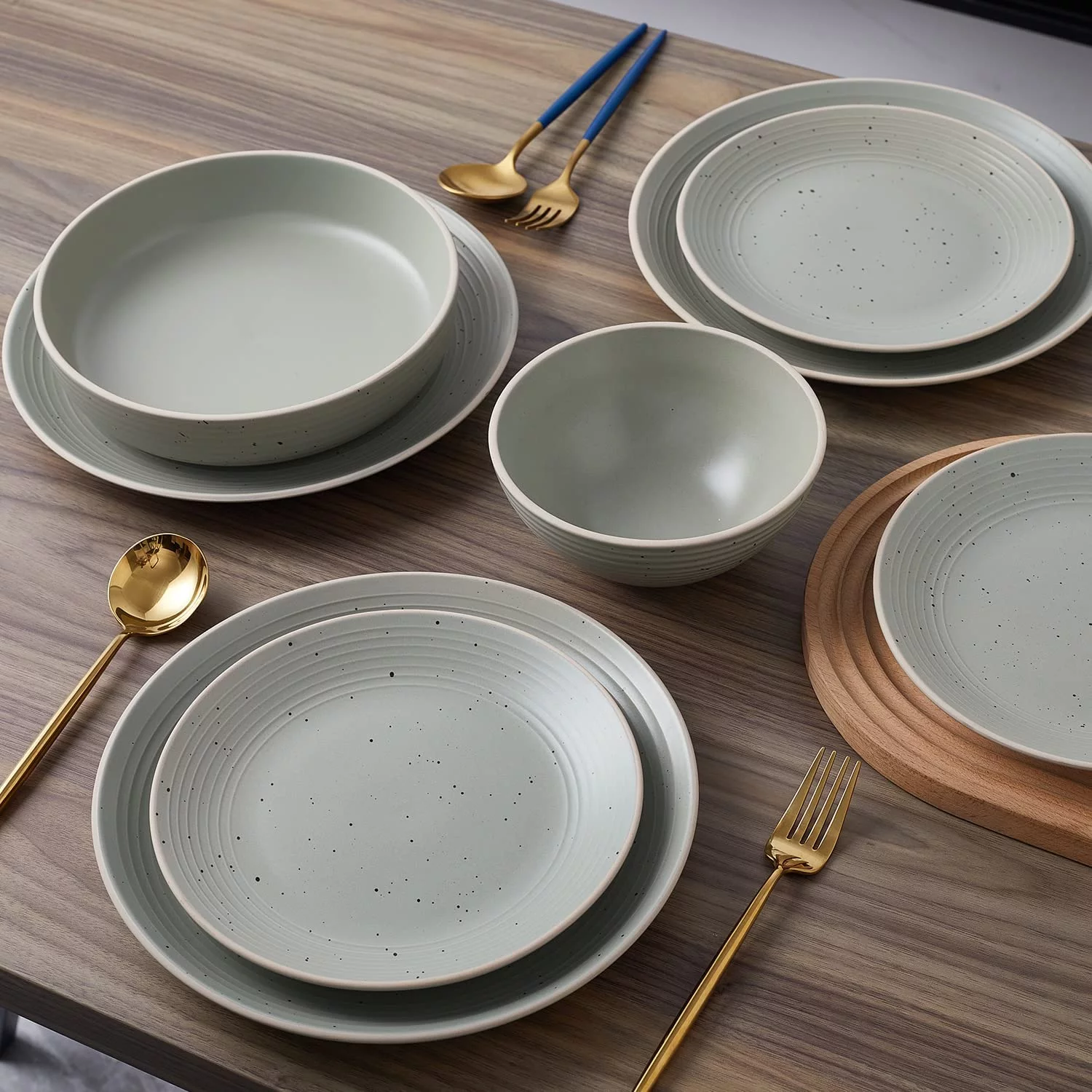 QINBI Lauren Stoneware 32-piece Round Dinnerware Set, Green