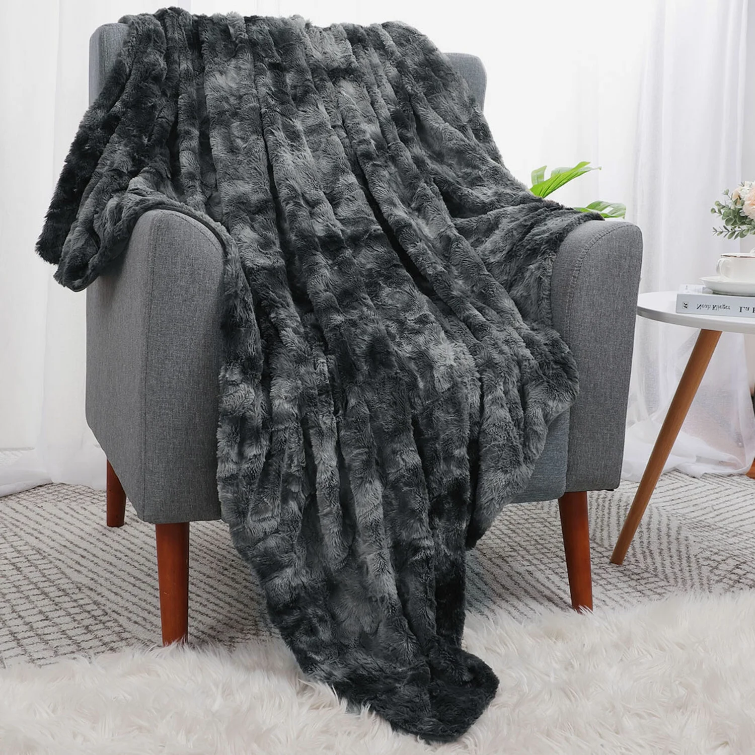 PiccoCasa Luxury Shaggy Faux Fur Throw Blanket for Sofa Couch, Black 50