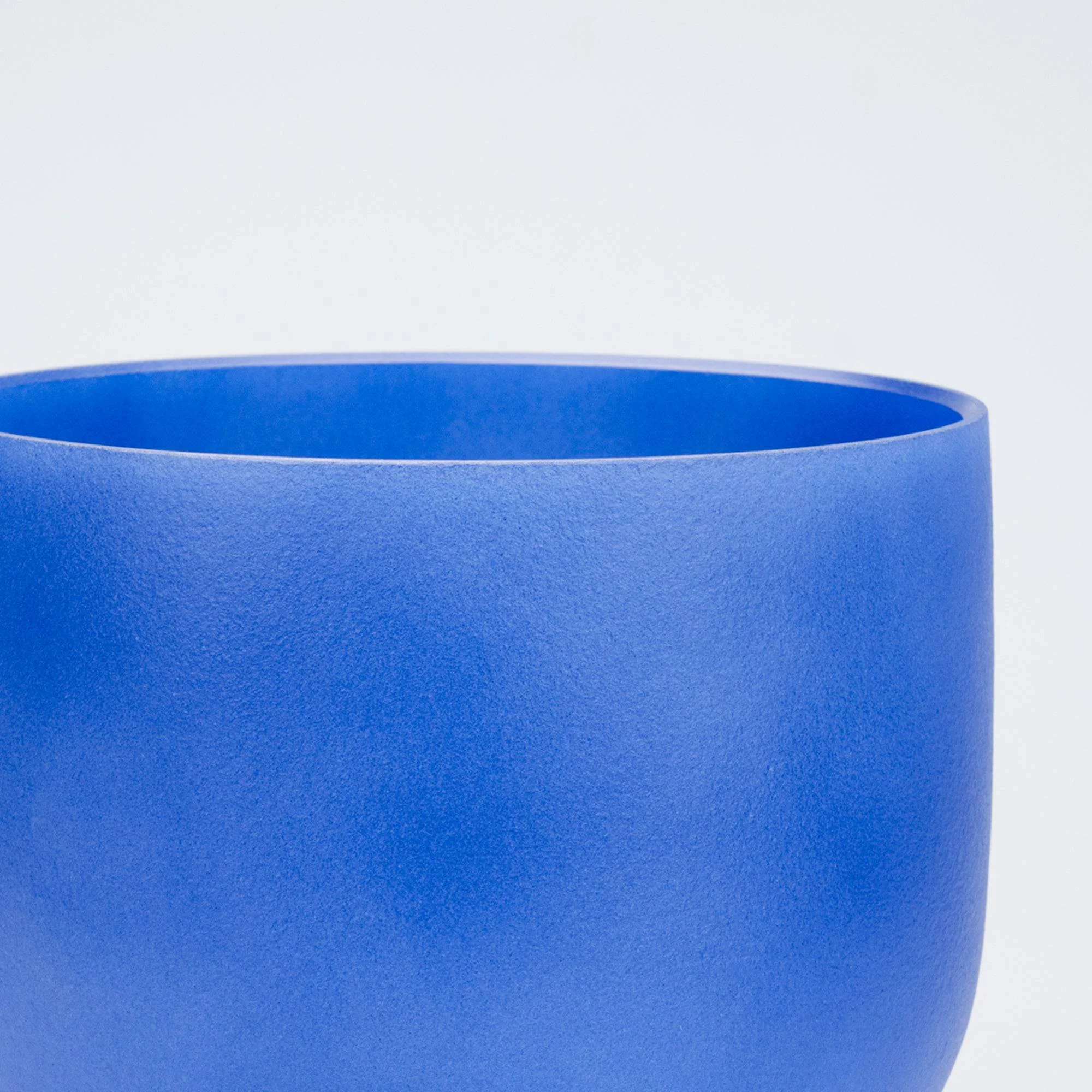 TOPFUND 440Hz Blue G Note 8 inch Crystal Singing Bowl Throat Chakra with Heavy Duty Carrying Case and Suede Stick