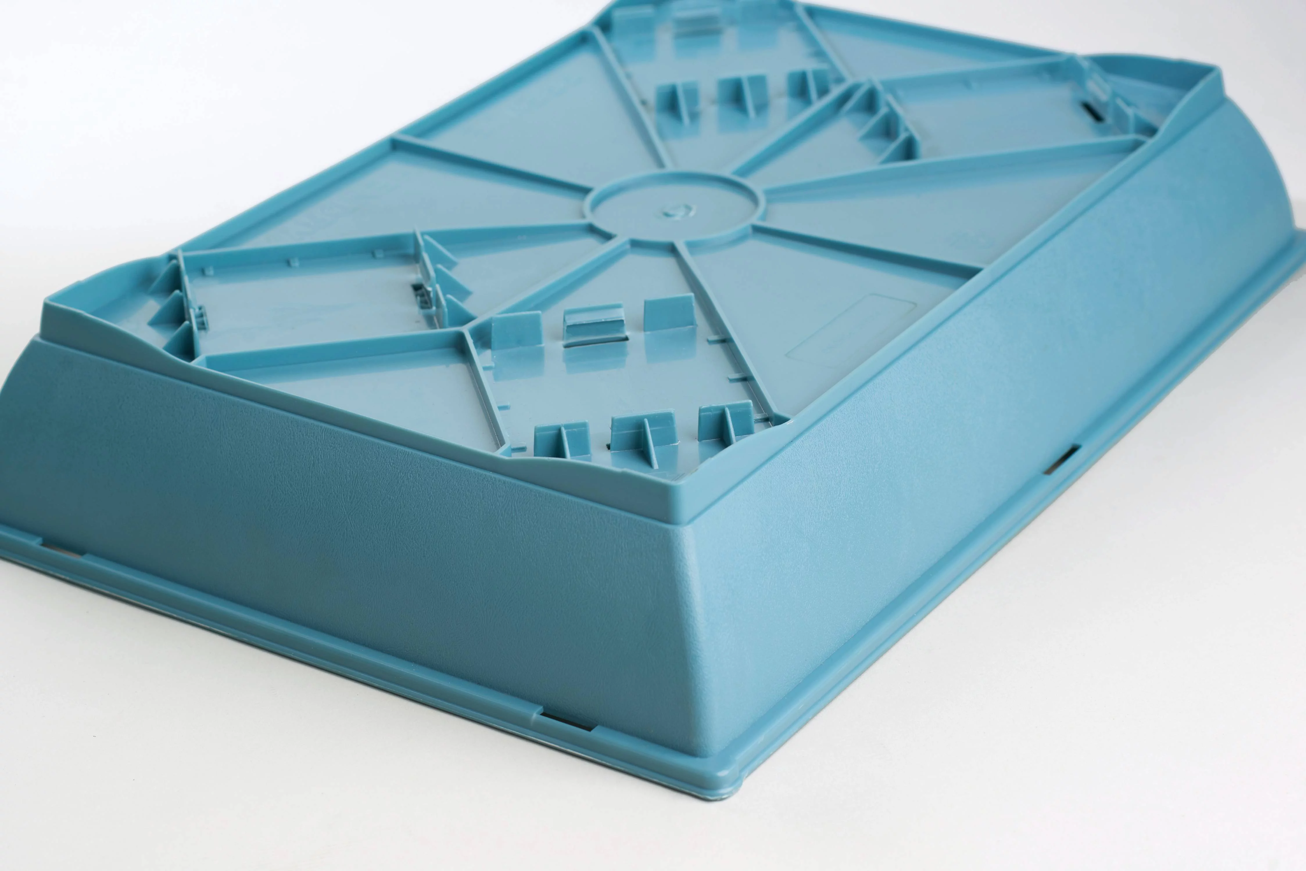 Prevue Pet Products Penthouse Suites Pagoda Roof Birdcage with Stand, Blue/White