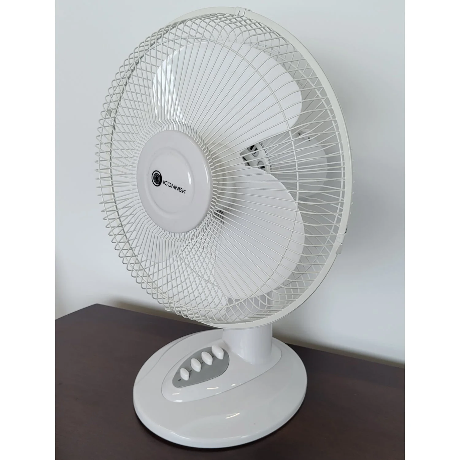 Iconnek - Desk Fan with 3 Speeds, Oscillation and Adjustable Tilt, 12 '', White