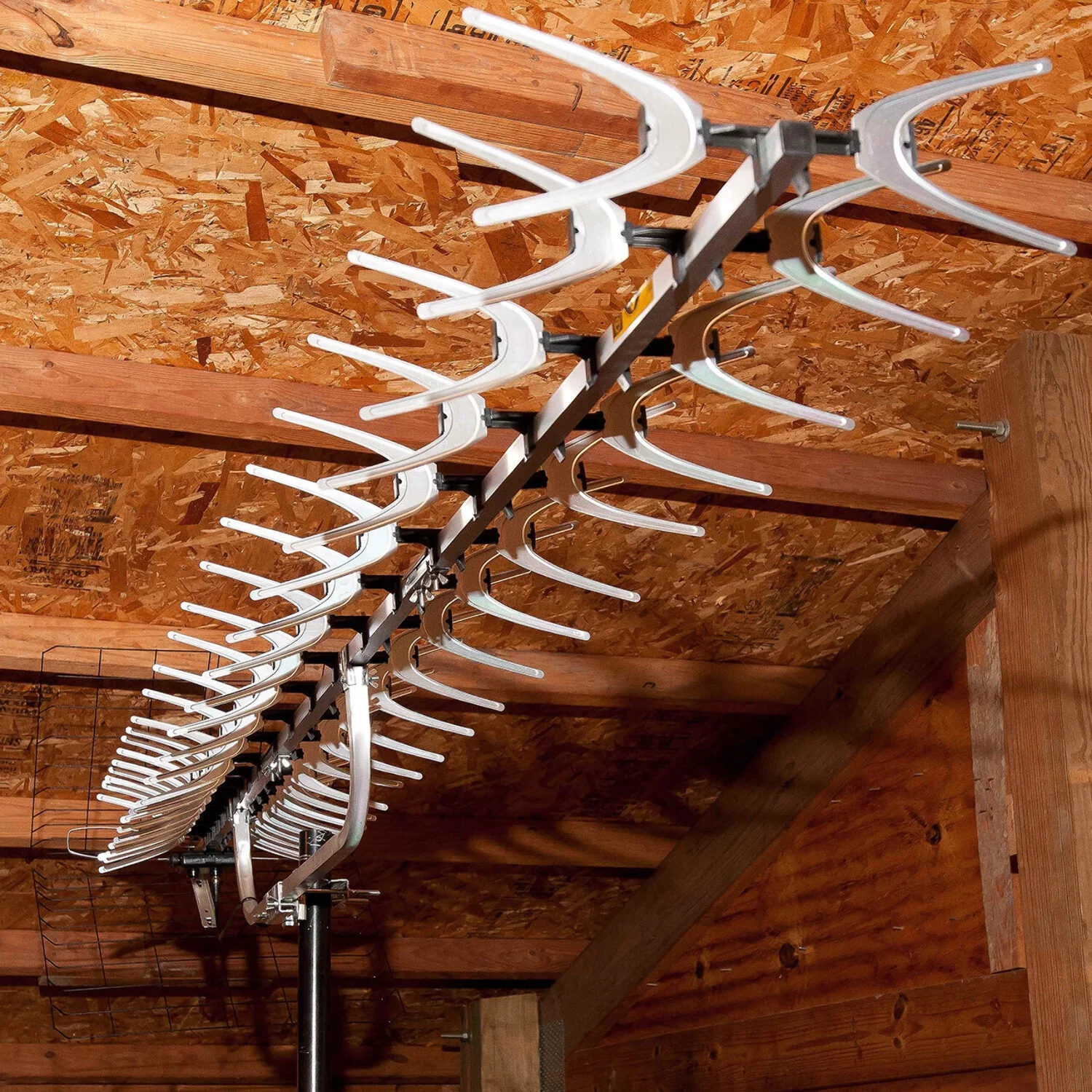 Antennas Direct Yagi Uni-Directional UHF Outdoor TV Antenna, 70 Mile Range, Mounting Hardware