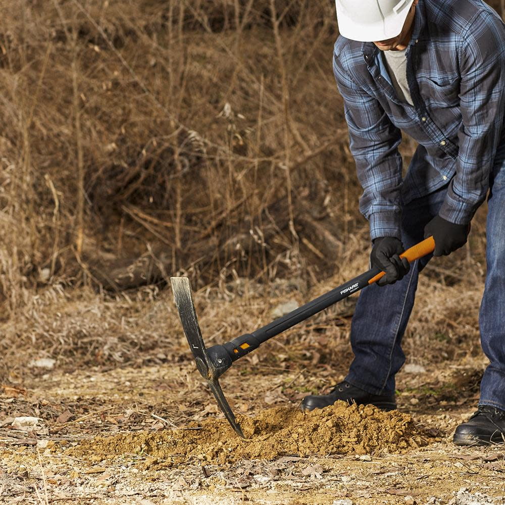Fiskars IsoCore 5lb Pickaxe, Forged Steel Head with Shock and Vibration Control