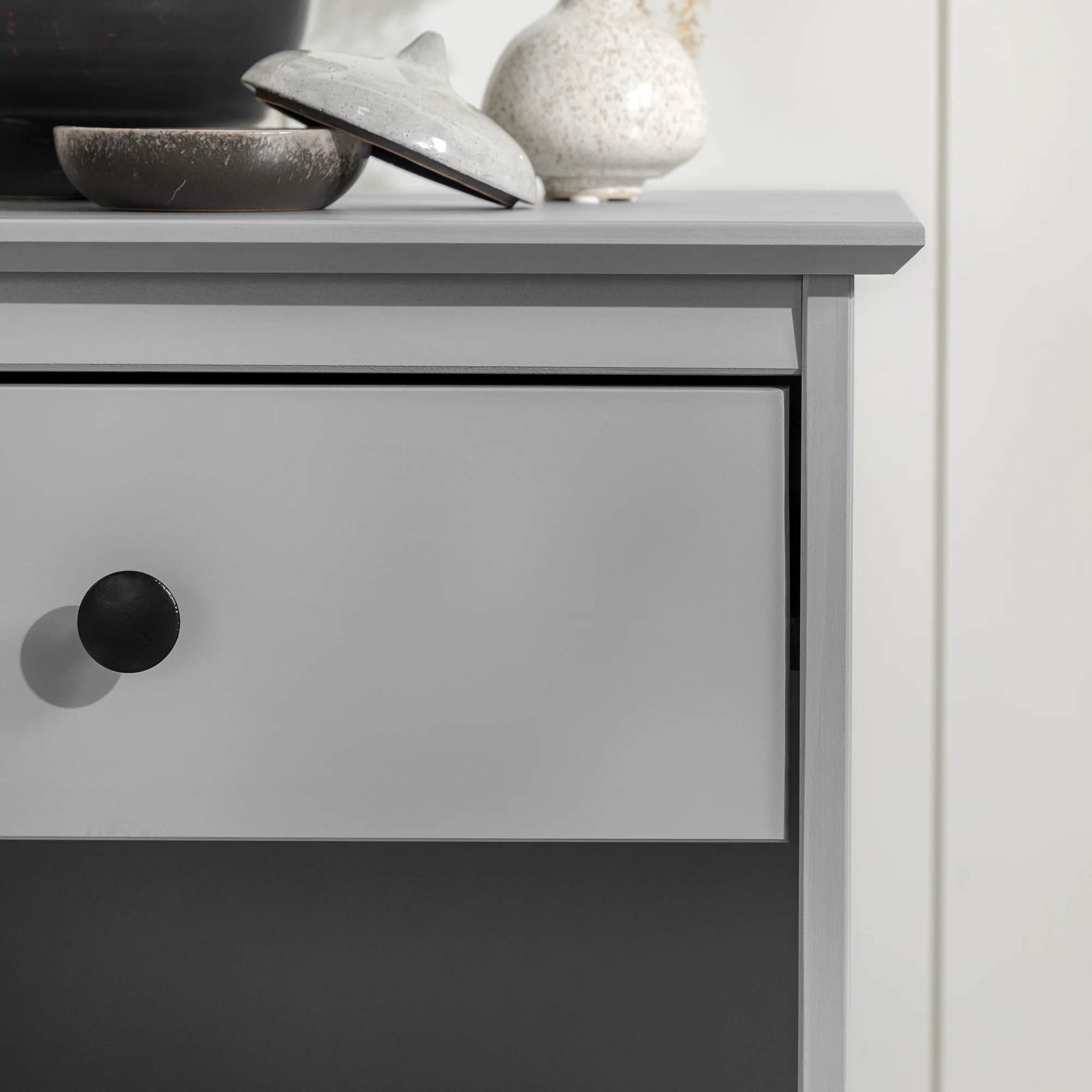 Walker Edison 25” Transitional 1-Drawer Solid Wood Nightstand, Grey