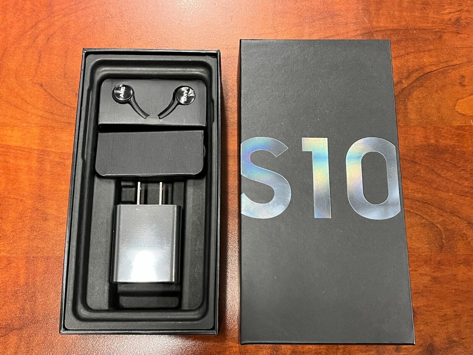 In-Box Samsung Galaxy S10 Sprint ATT T-Mobile Verizon Factory Unlocked EXCELLENT