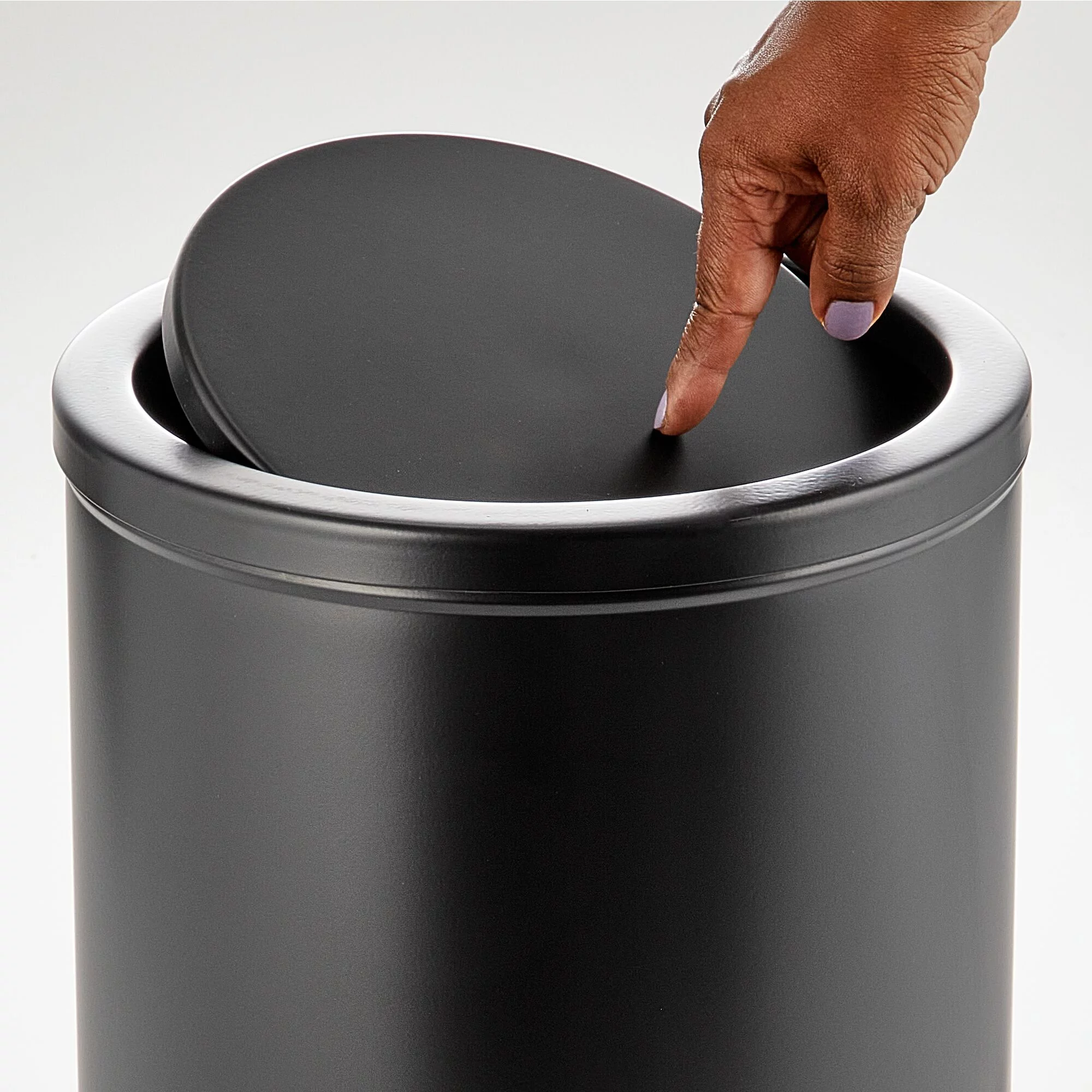 mDesign Small Round Metal 4.8 Gallon Covered Bathroom Swing Lid Trash Can, Black