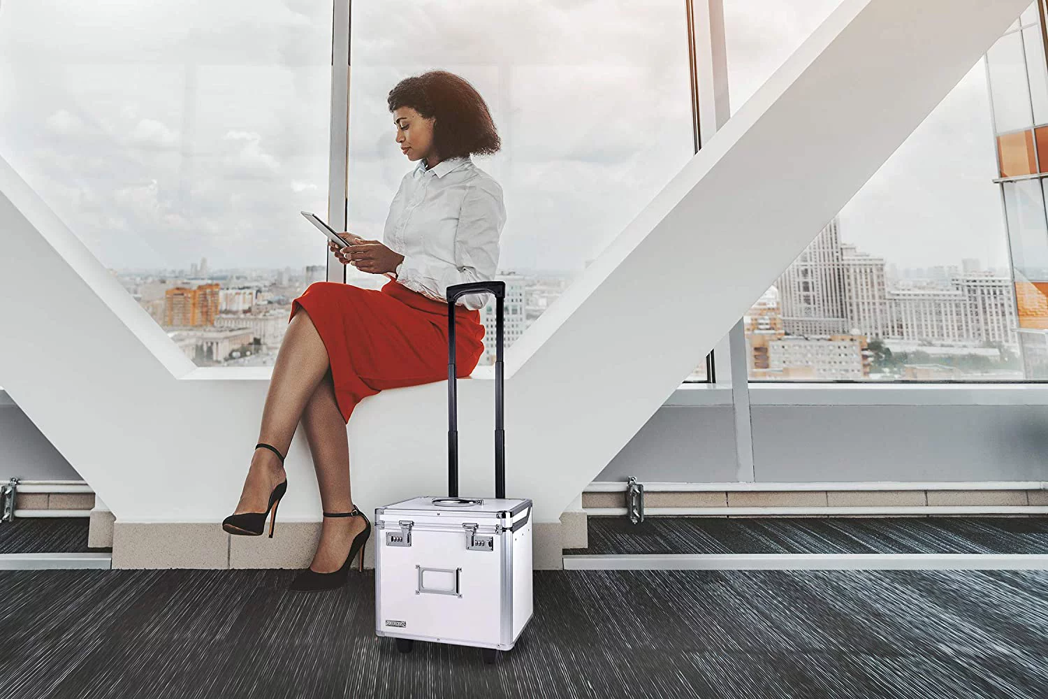 Vaultz Locking Mobile Business Case Letter White (VZ00381)