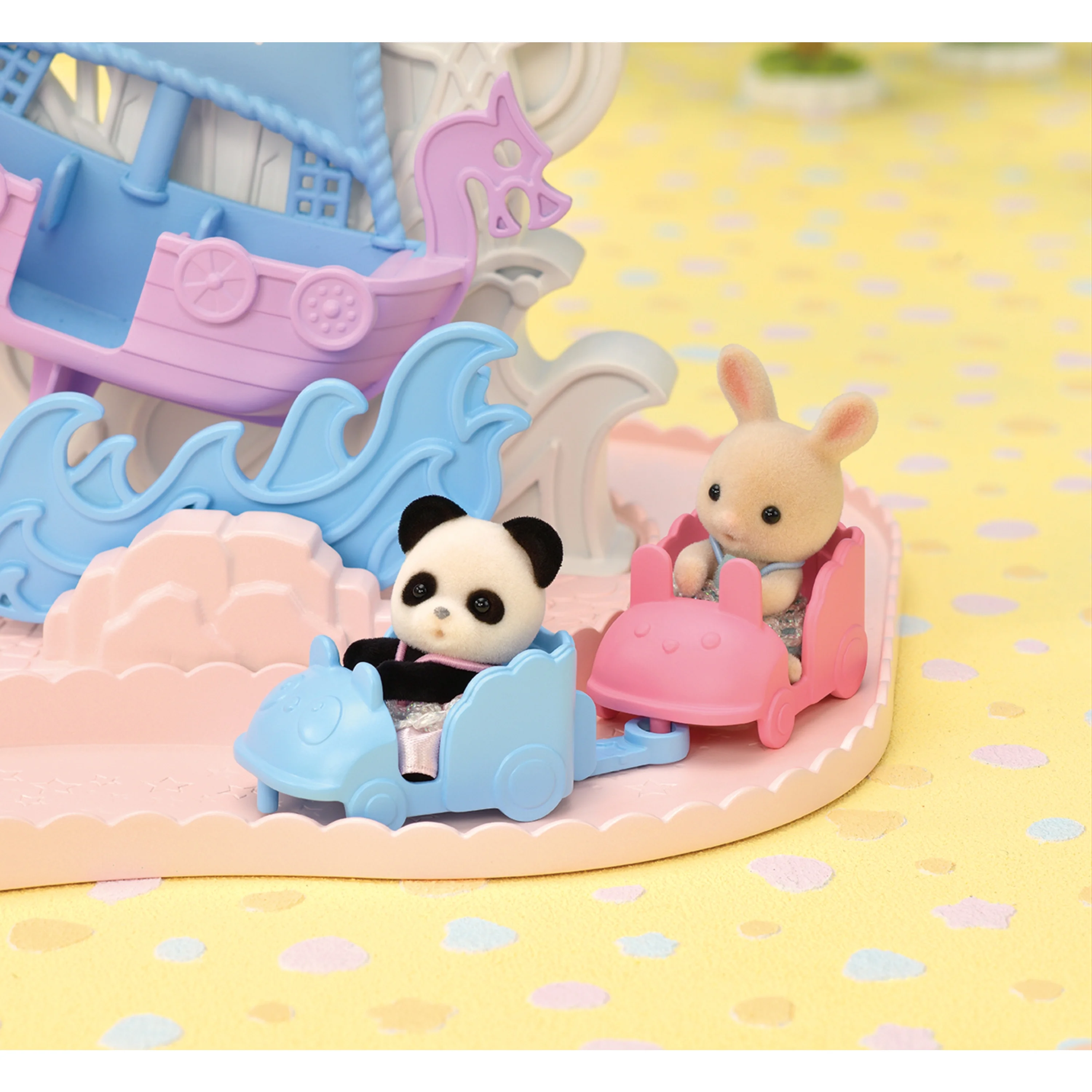 Calico Critters Baby Amusement Park, Dollhouse Playset with 3 Collectible Doll Figures