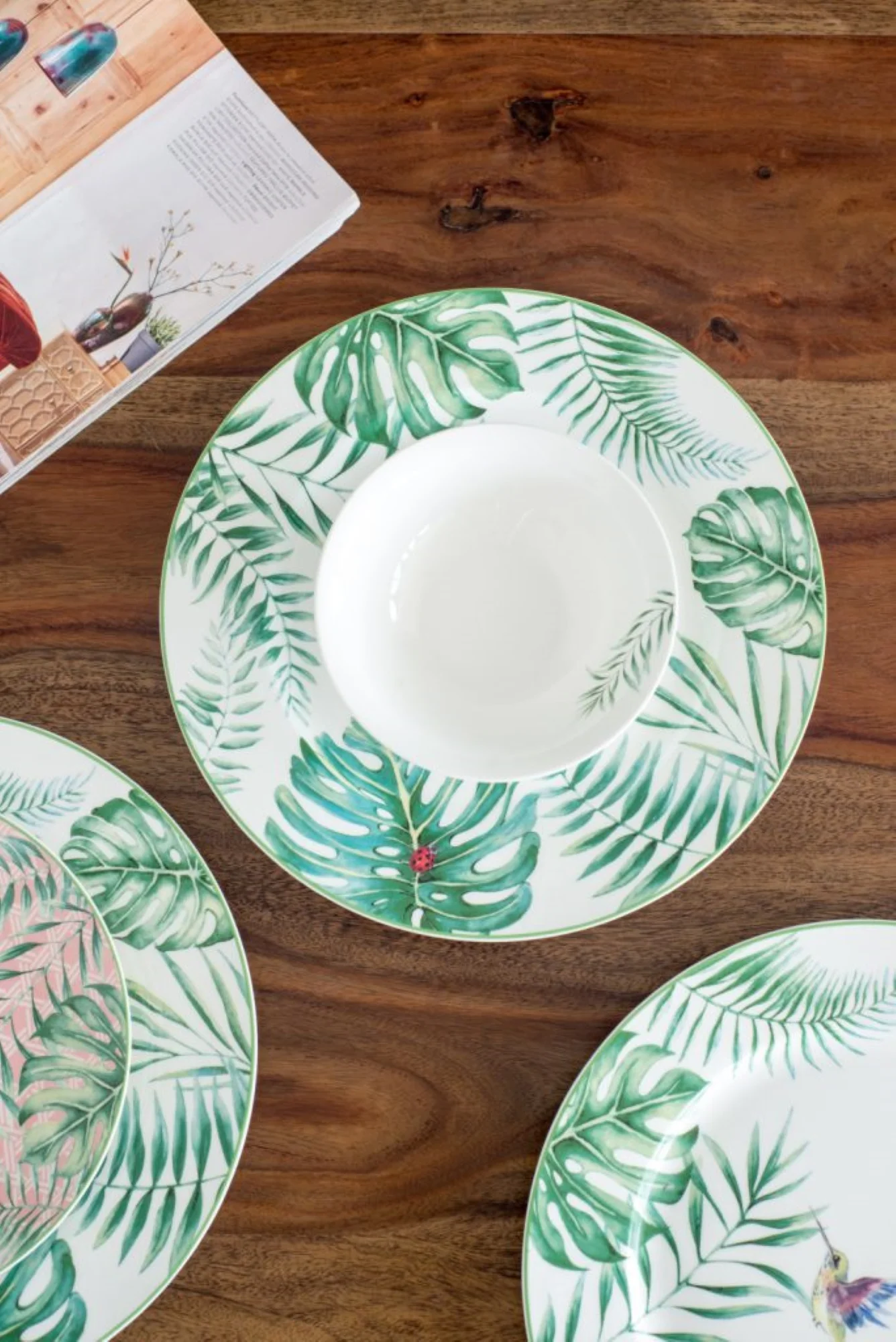 CC Home Furnishings Botanical Design with a Bird Round Dinner Plates - 10