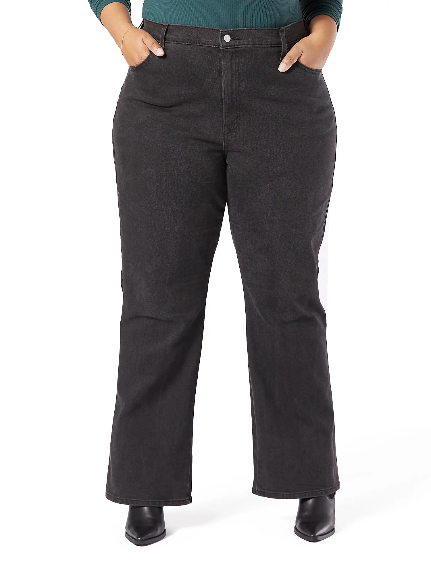 Signature by Levi Strauss & Co. Women's Plus Heritage Kick Boot Jeans