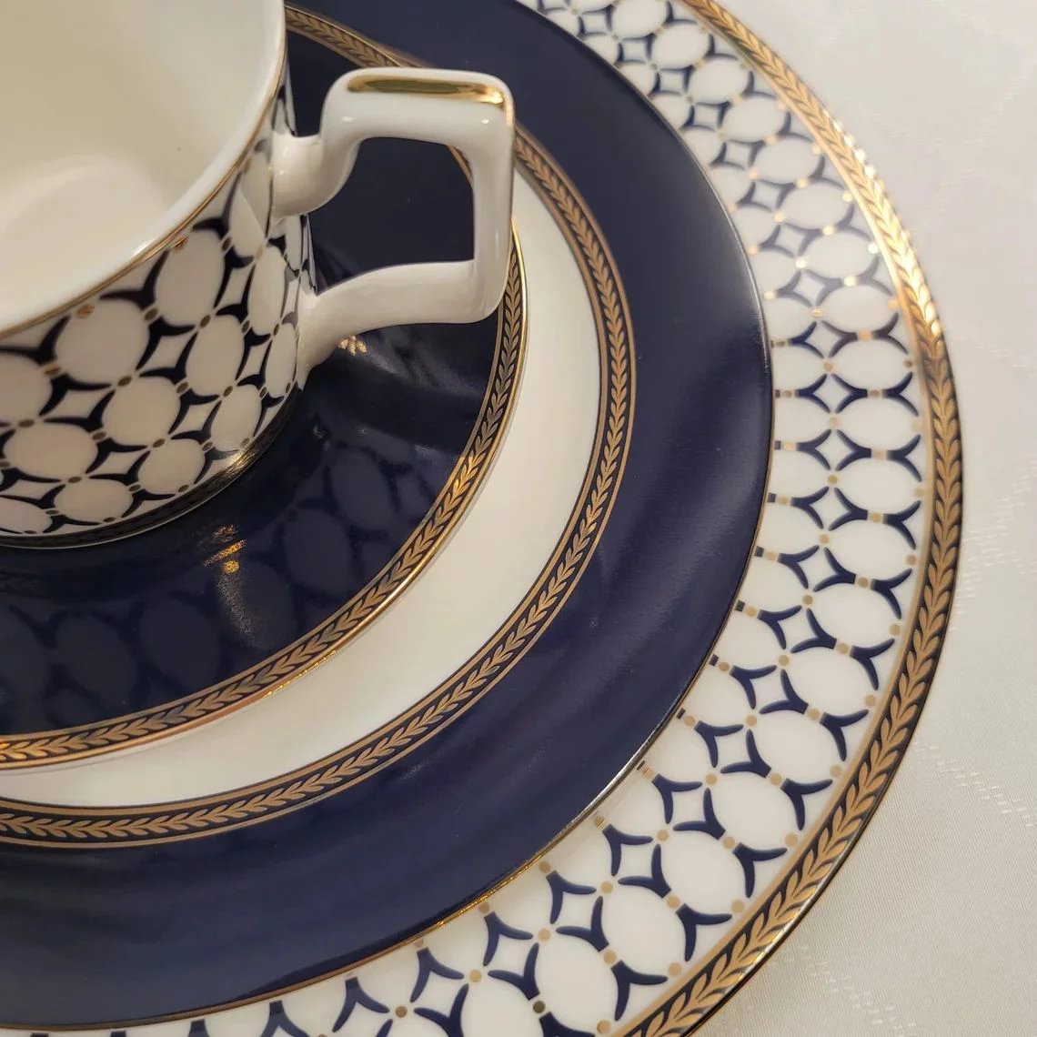 Bone China Porcelain Dinnerware Set, Elegant Dinner Set, Service for 4. Dinner Plates, Soup Plates, Flat Plates