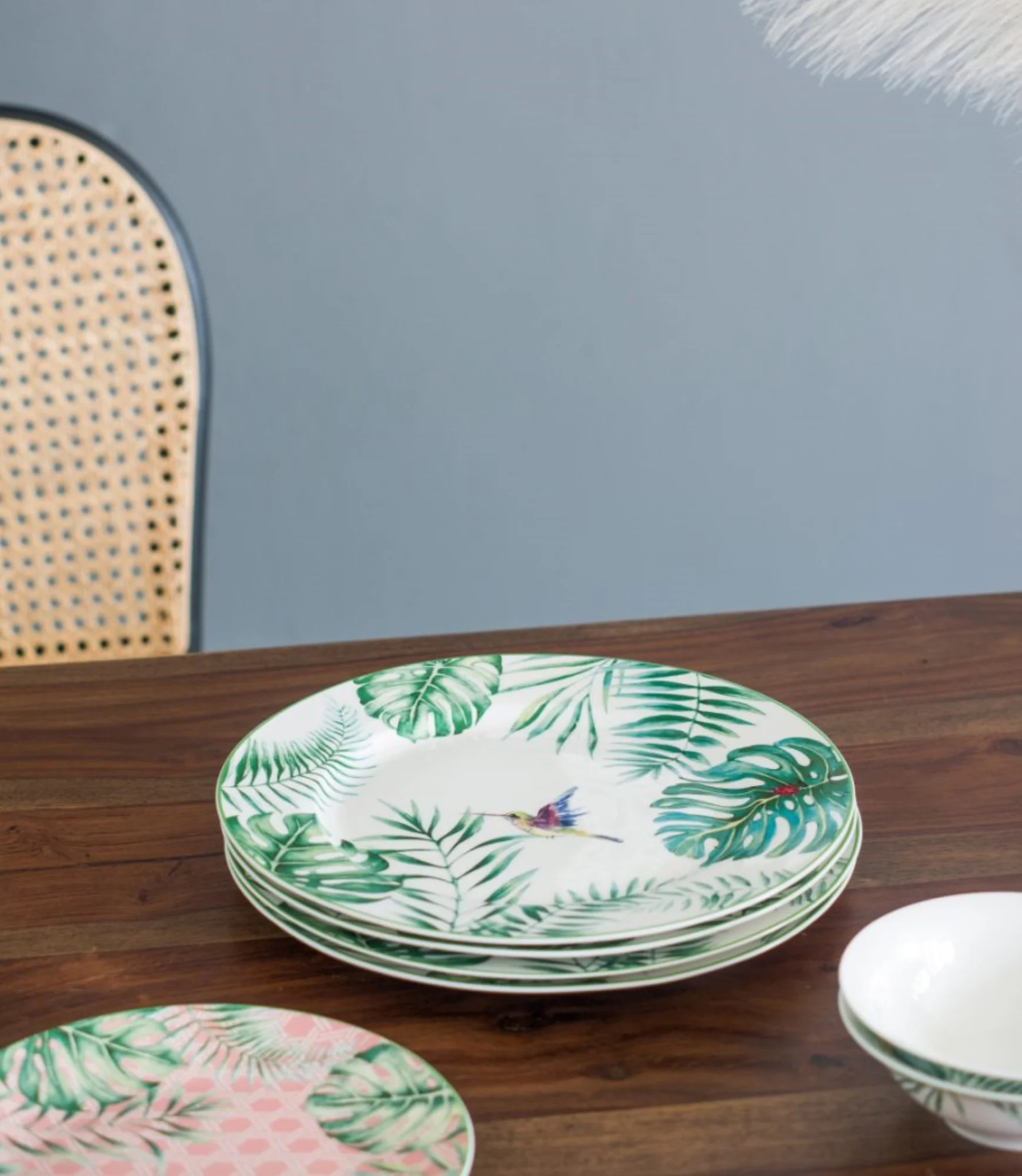 CC Home Furnishings Botanical Design with a Bird Round Dinner Plates - 10