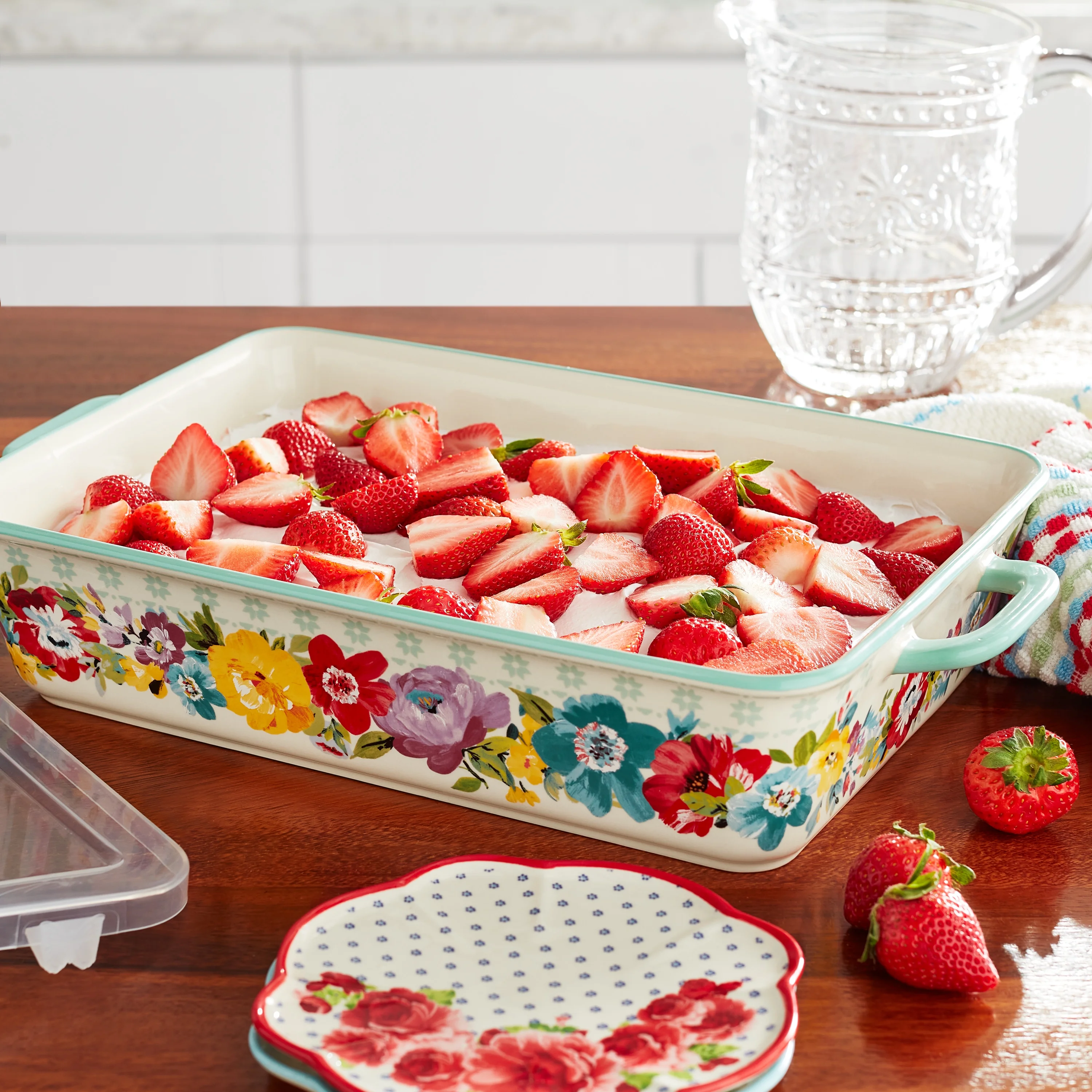 The Pioneer Woman Ceramic 9x13 Baker with Lid, Sweet Romance