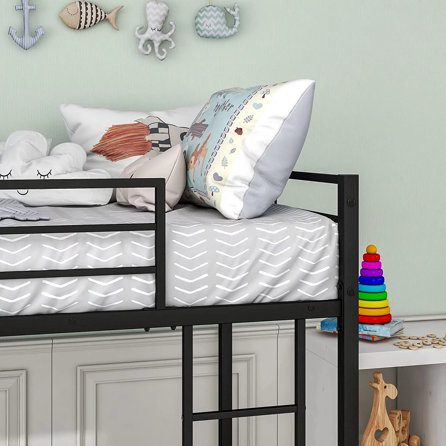 Metal Bunk Bed Twin Over Twin  Bunk Bed Frame with Safety Guard Rails  Solid Bunk Bed with Trundle for Kids Adults(Black)