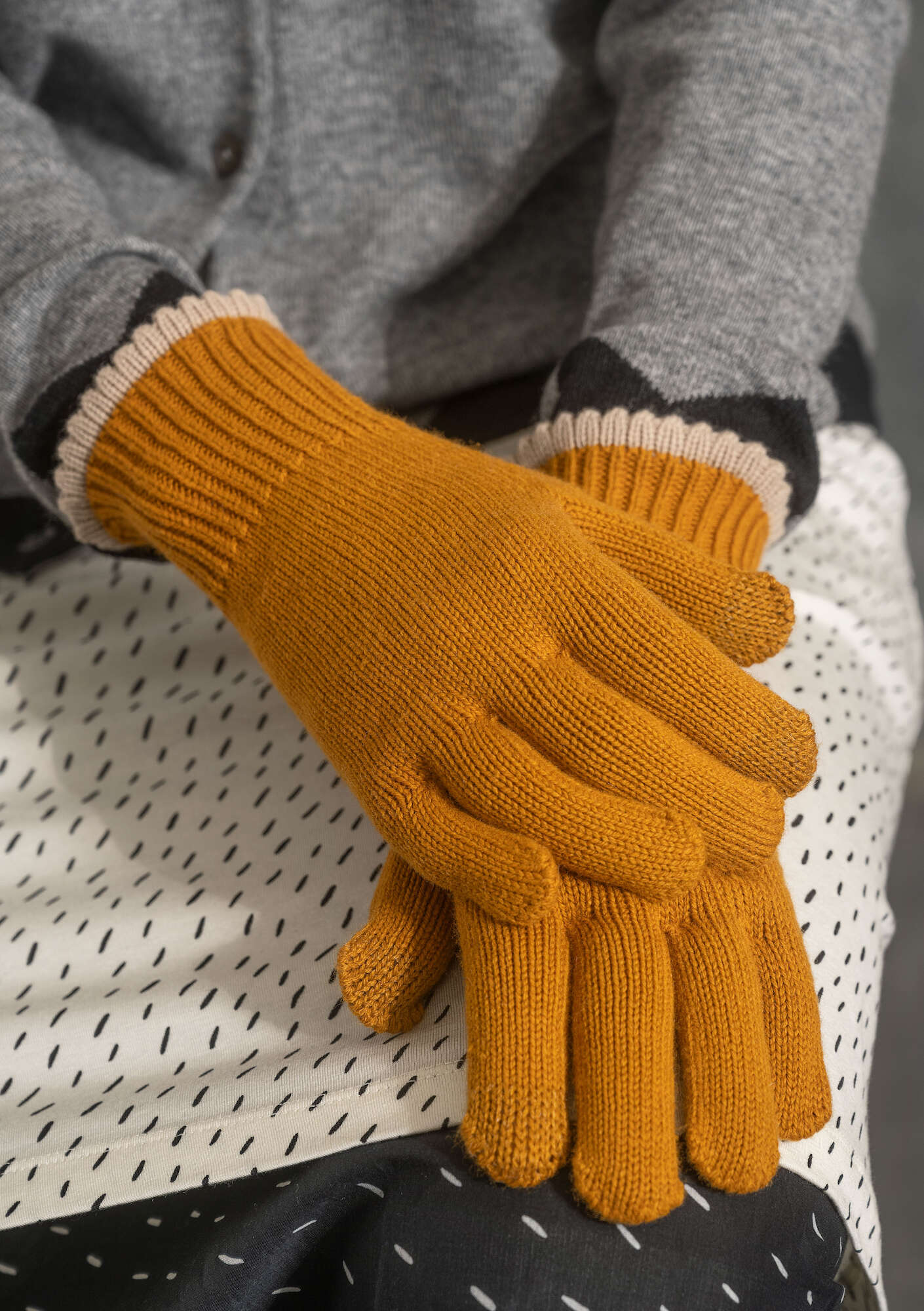 Organic cotton/wool touchscreen gloves