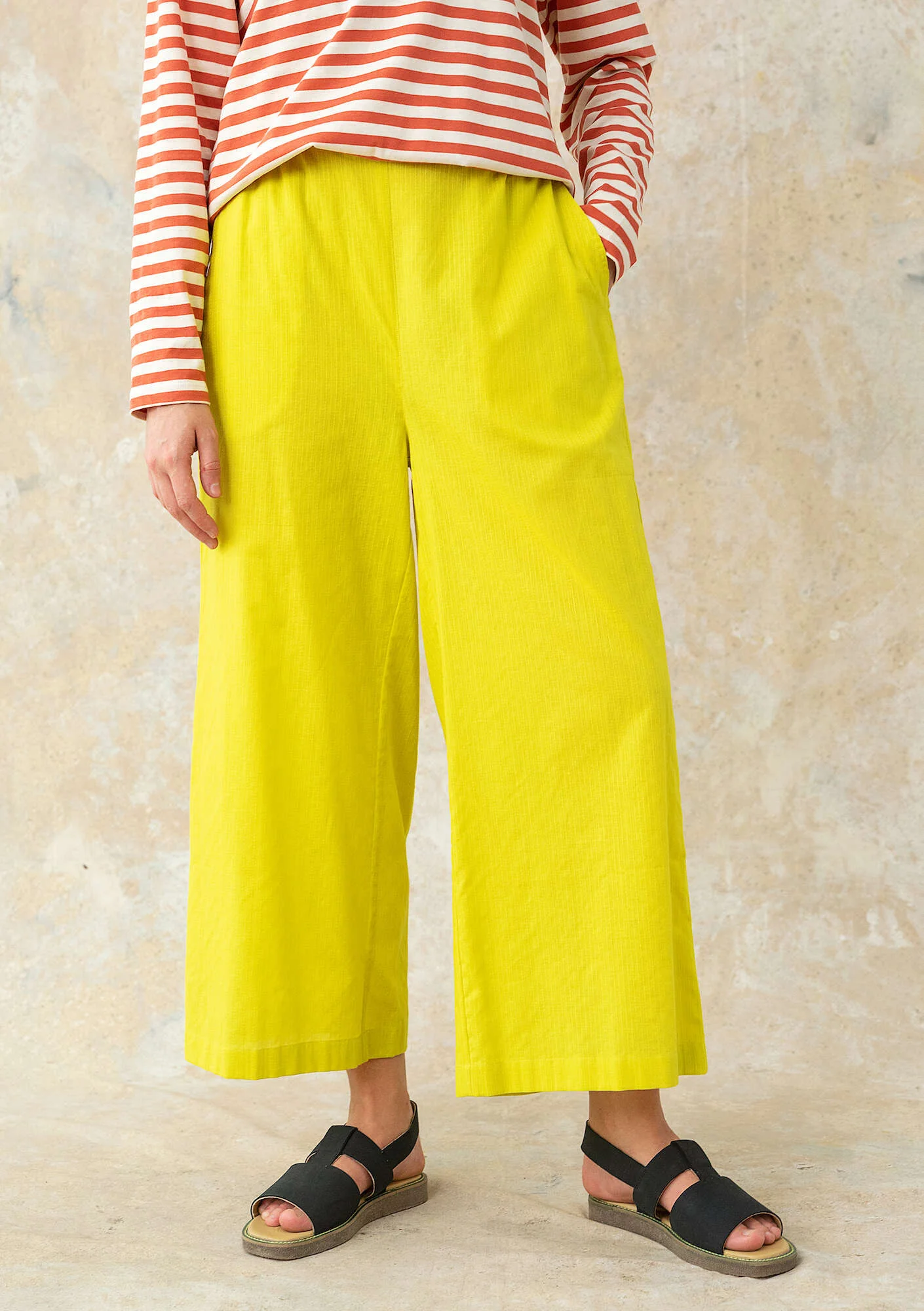 Woven organic cotton trousers