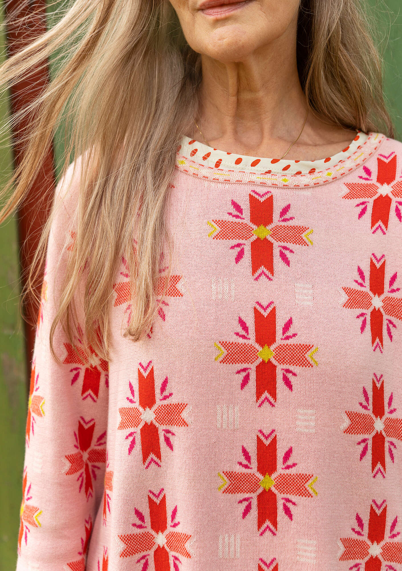"Bunge" sweater crafted from organic and recycled cotton
