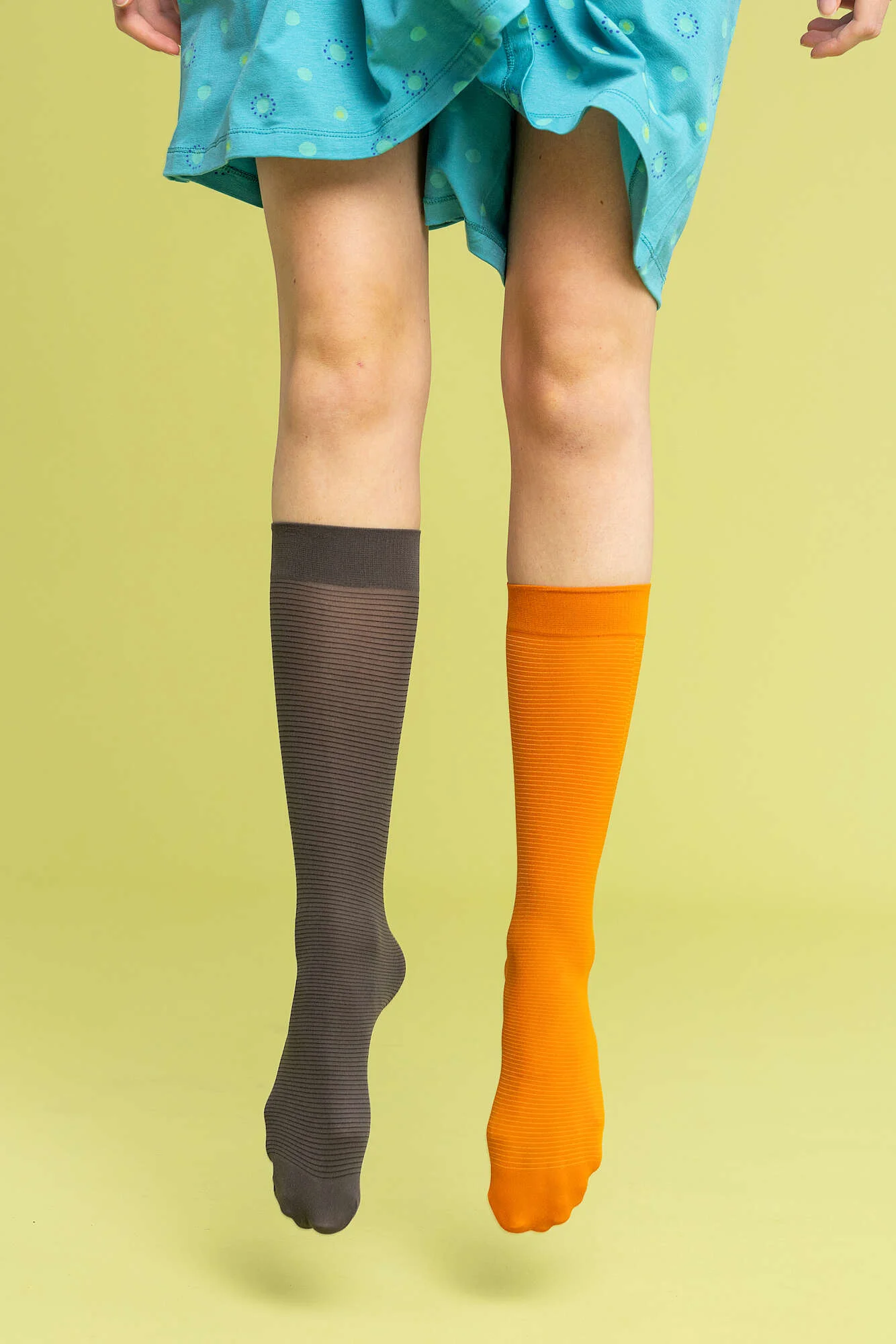 Striped knee-highs in recycled polyamide