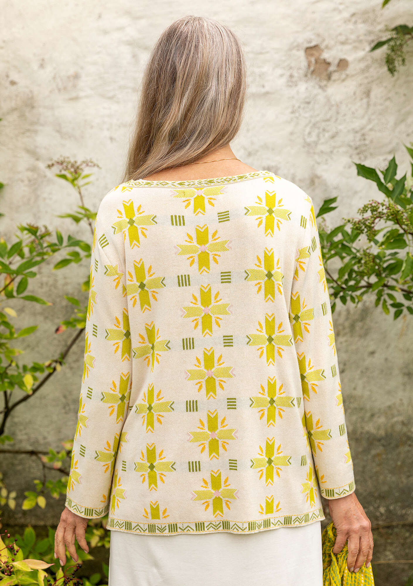 "Bunge" sweater crafted from organic and recycled cotton