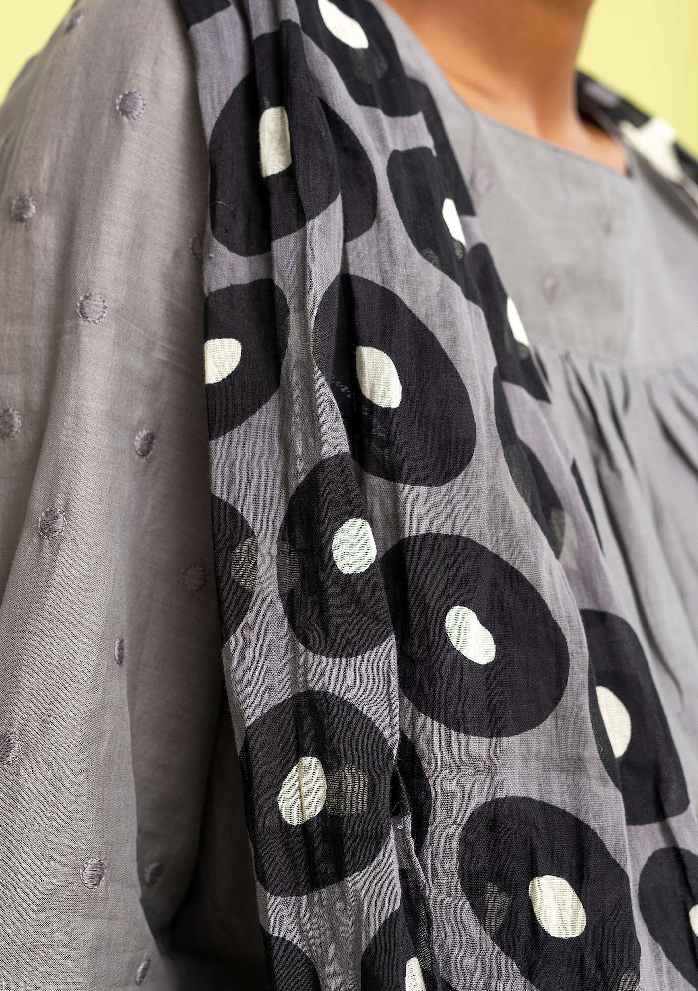 "Lillian" organic cotton shawl