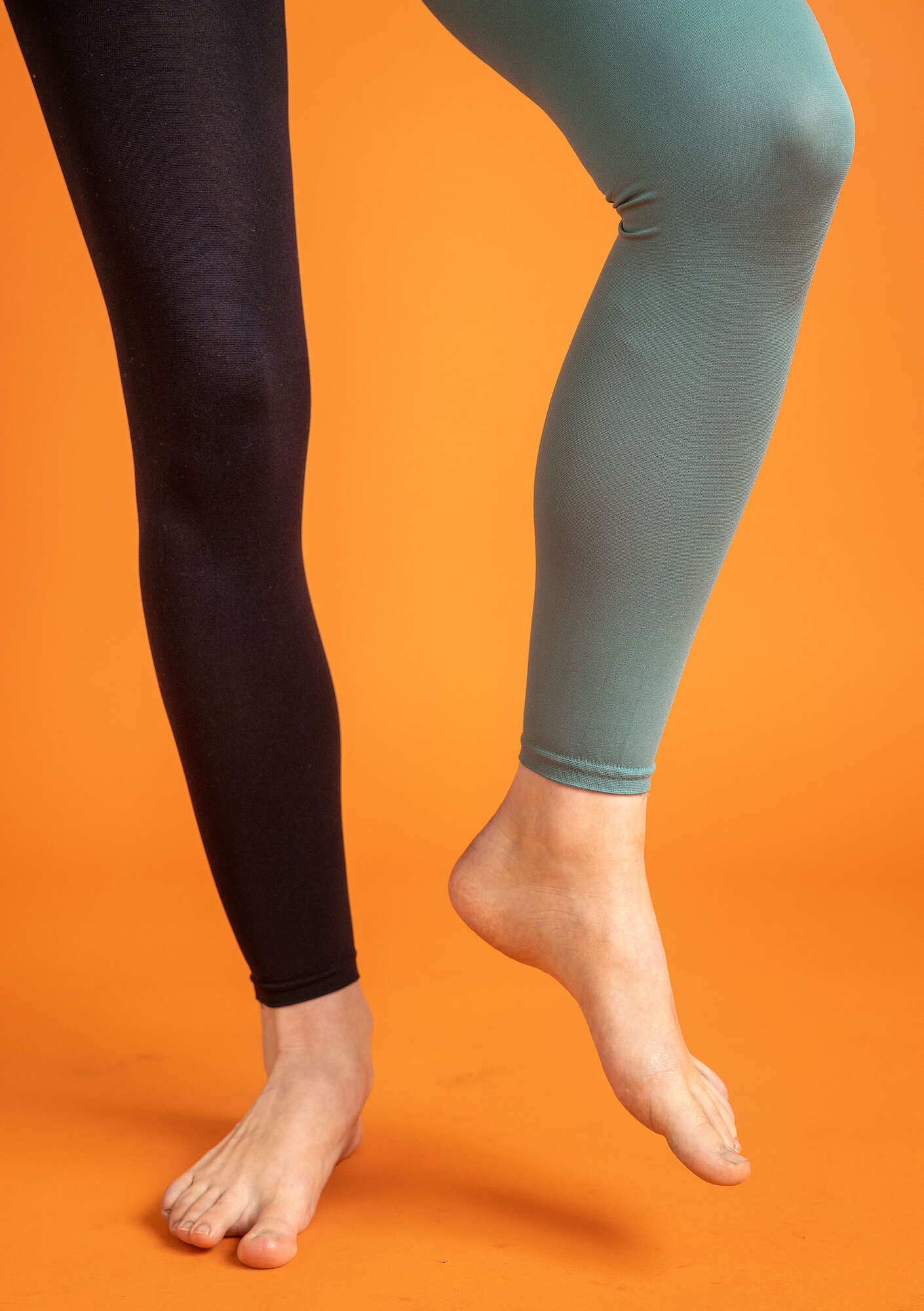 Solid-colour leggings made from recycled polyamide