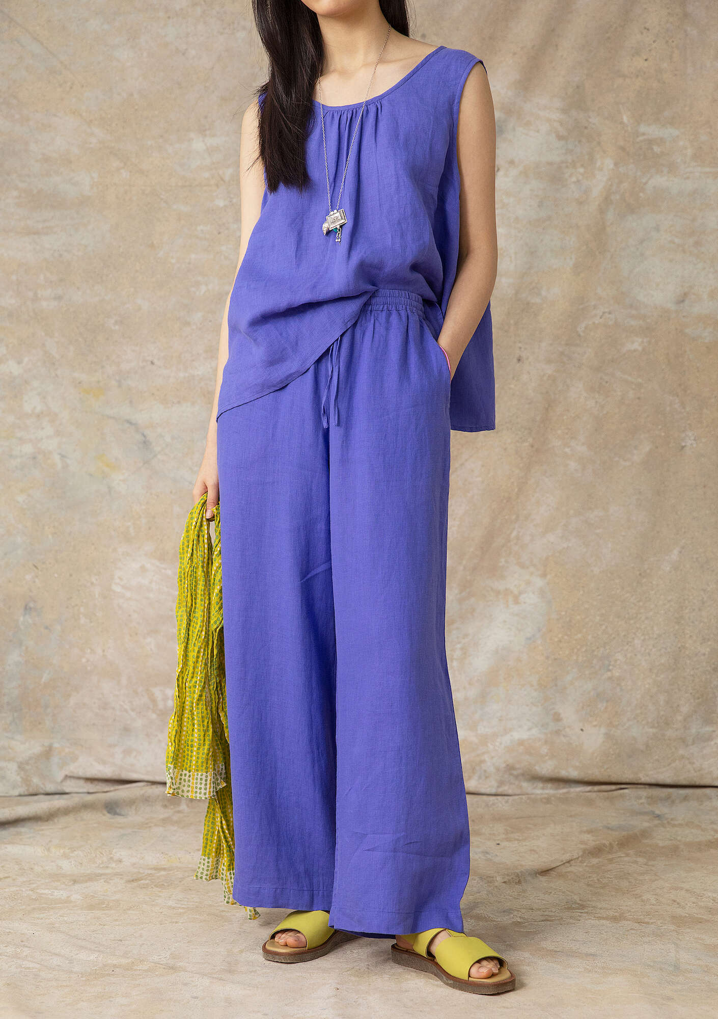 Woven linen trousers