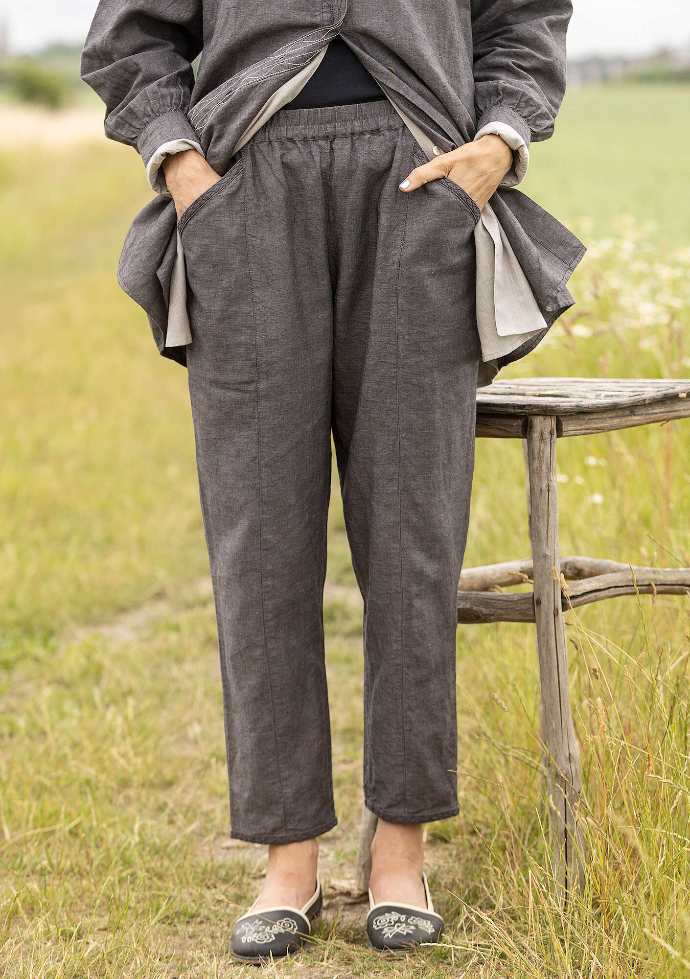 "Dunes" trousers in woven organic cotton/linen