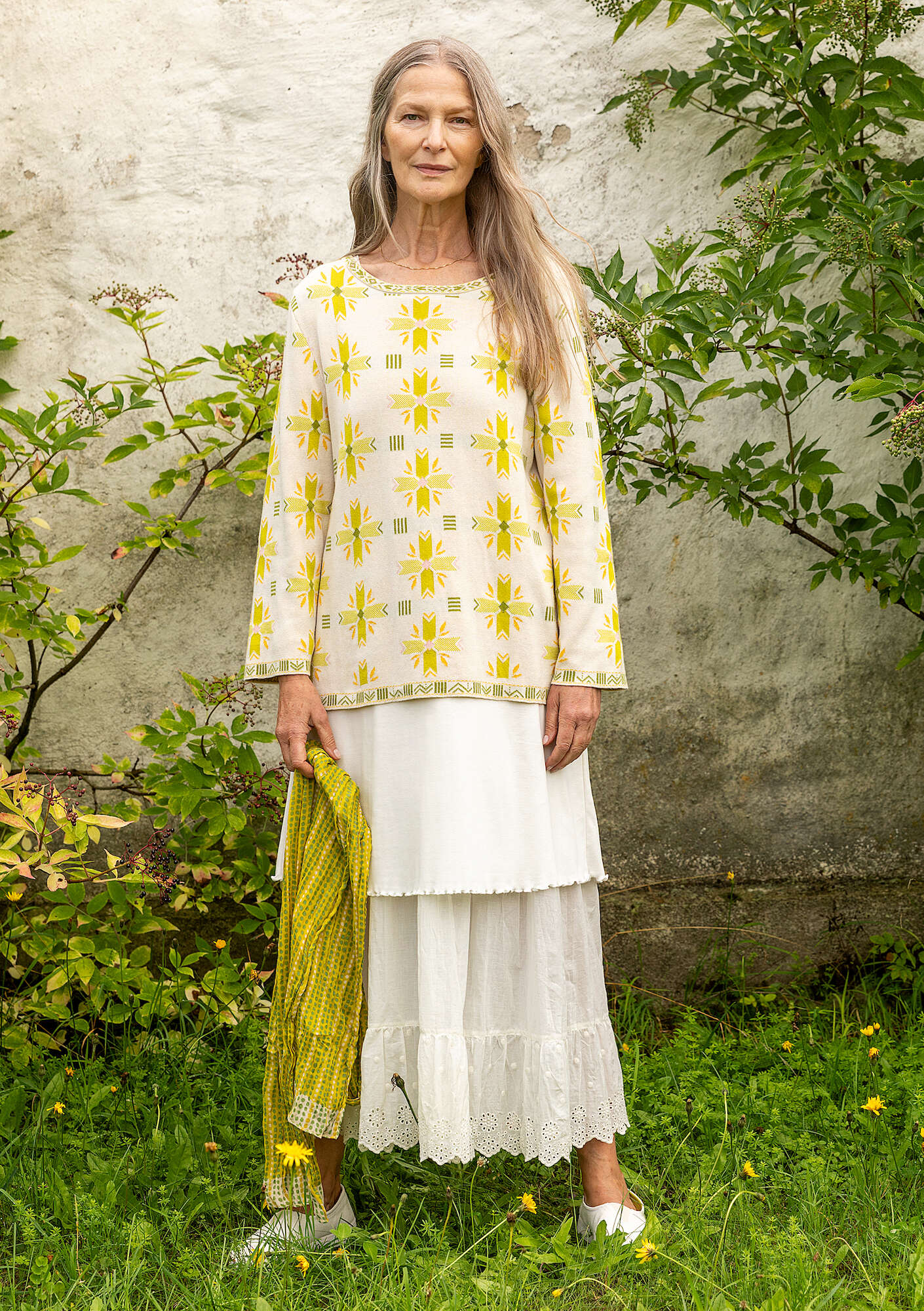 "Bunge" sweater crafted from organic and recycled cotton