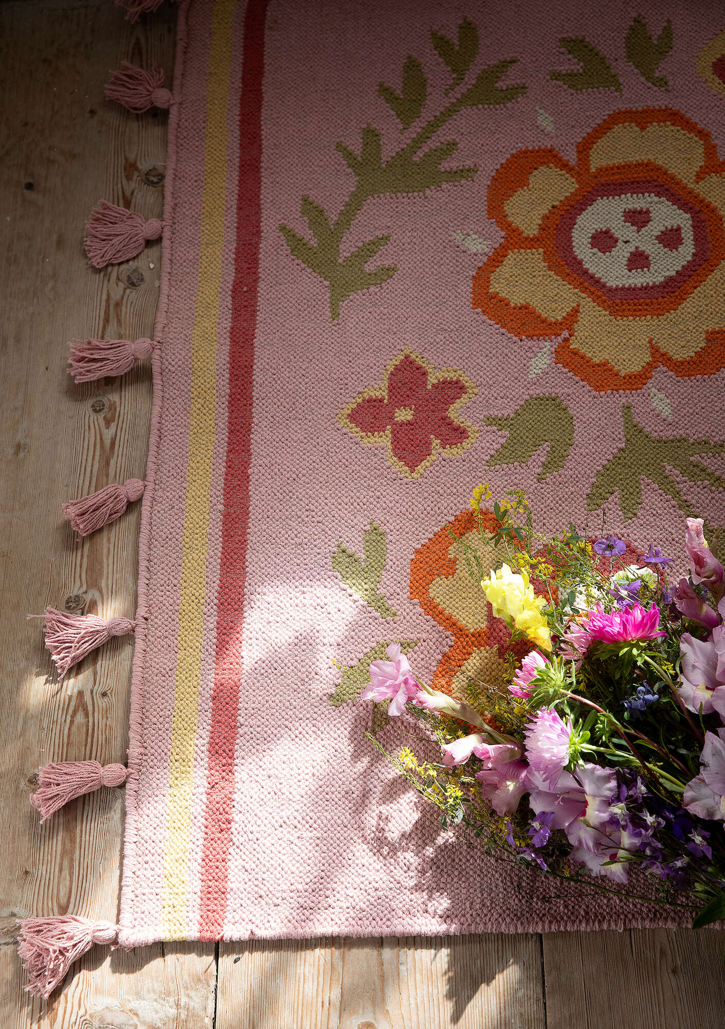 "Petals" organic cotton kilim rug