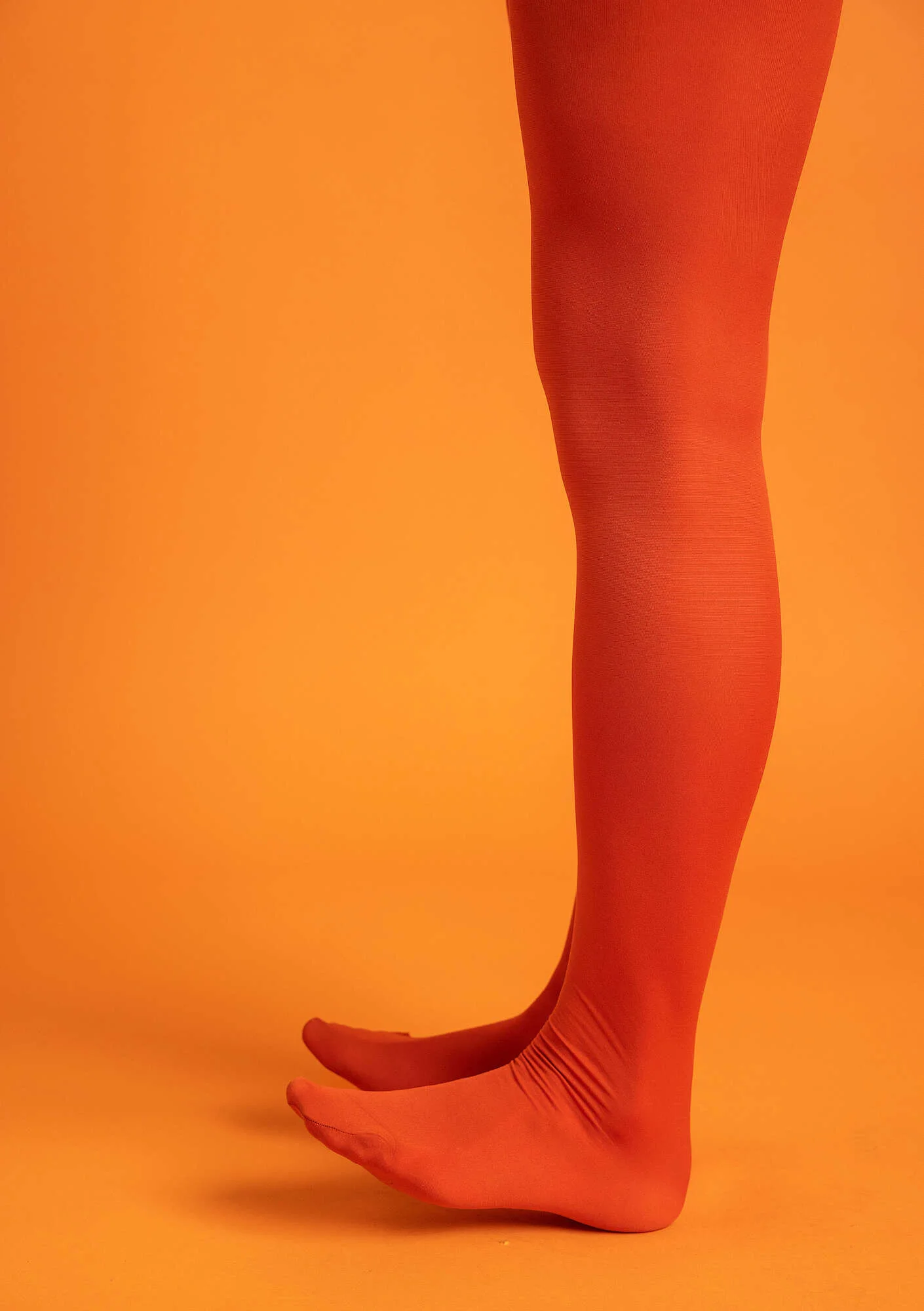 Solid-colour tights made from recycled polyamide