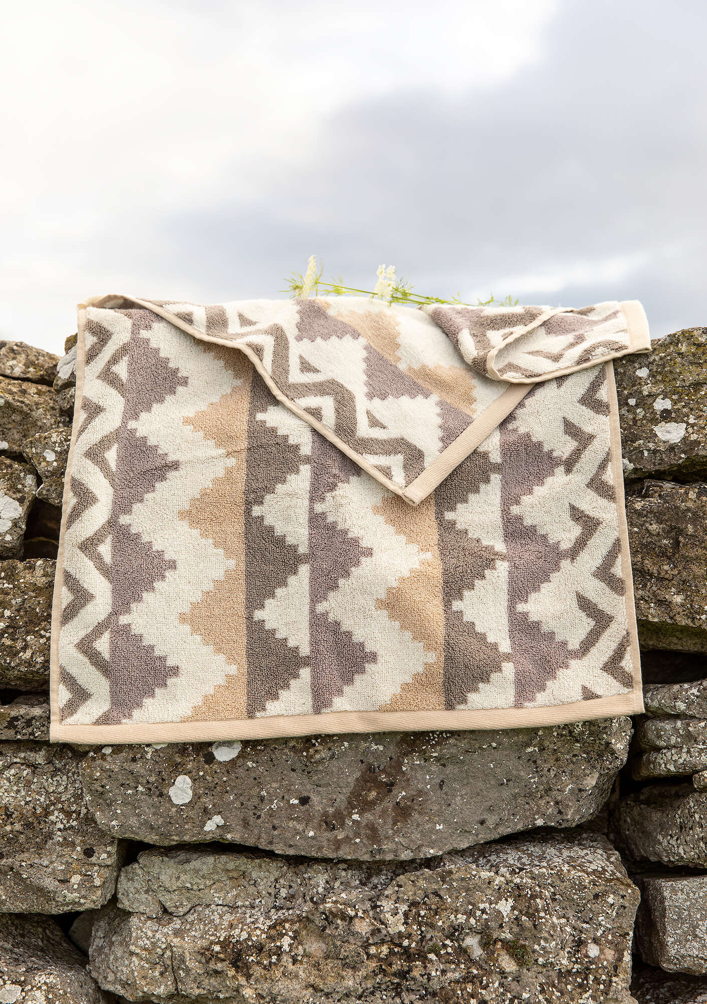 "Peaks" organic cotton towel