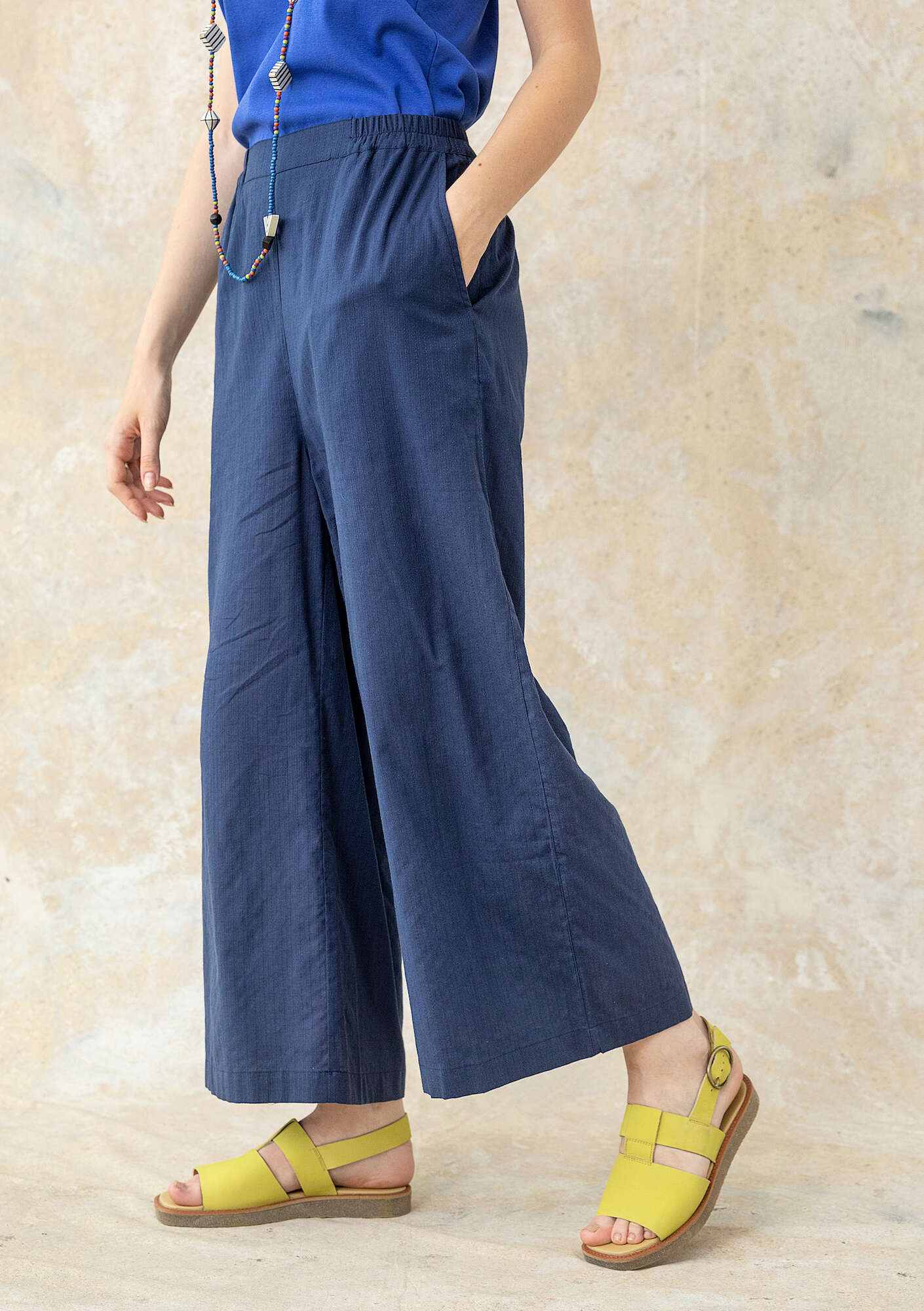 Woven organic cotton trousers