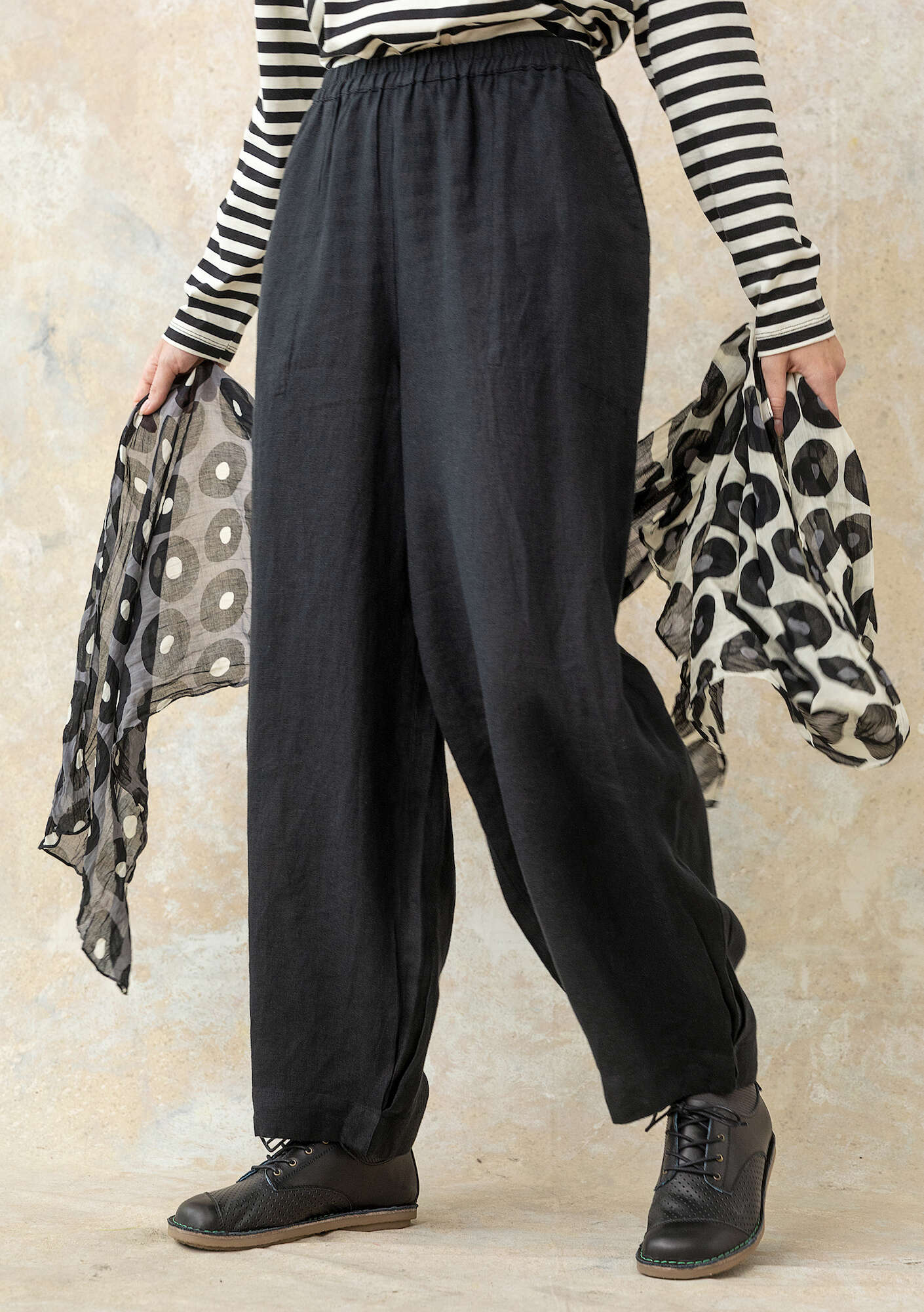 Woven linen trousers