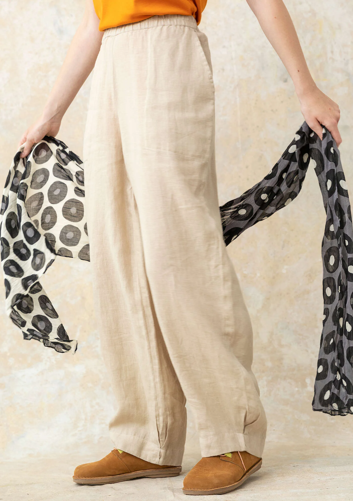 Woven linen trousers